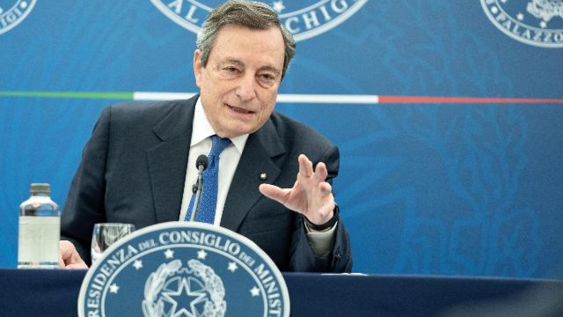 Draghi: "Torna la zona gialla dal 26 aprile. Sì ad attività all'aperto e ristorazione"