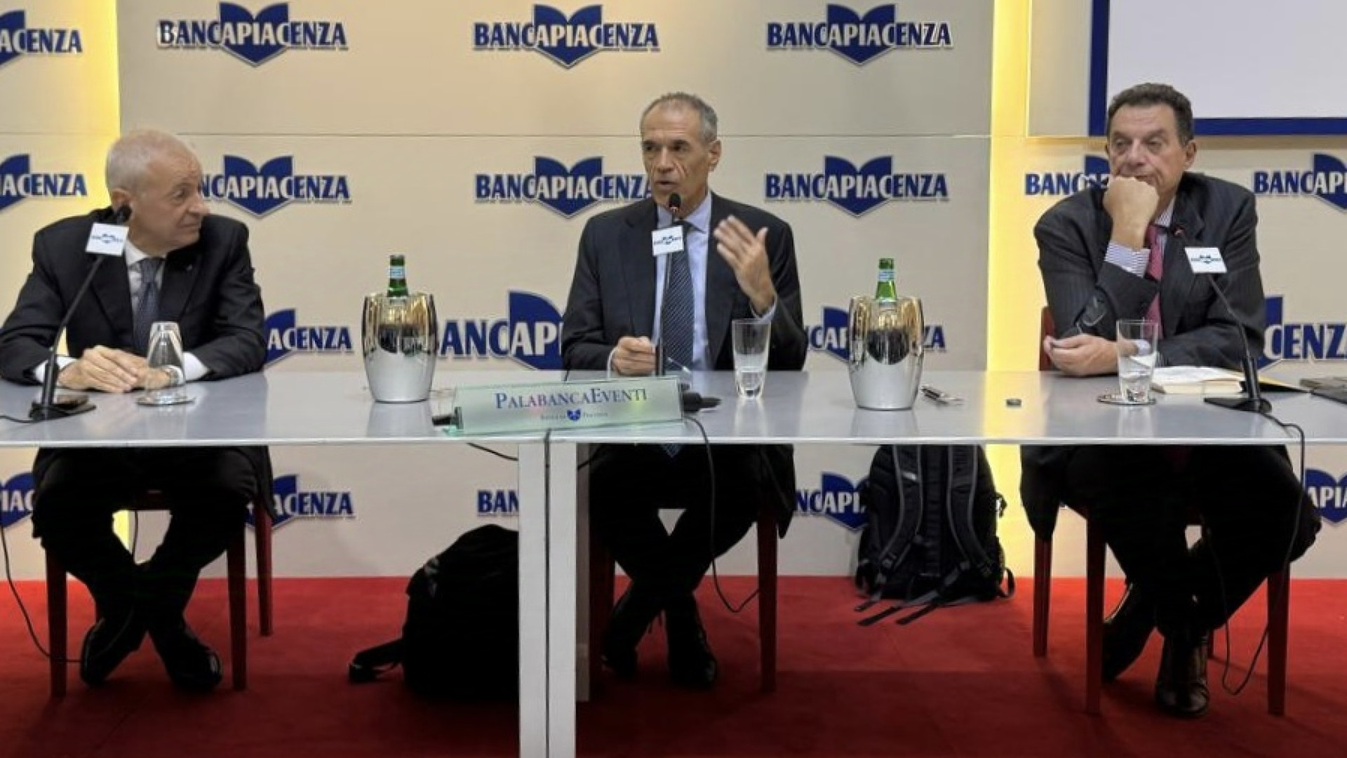 Il malfunzionamento del Parlamento italiano nel libro di Carlo Cottarelli