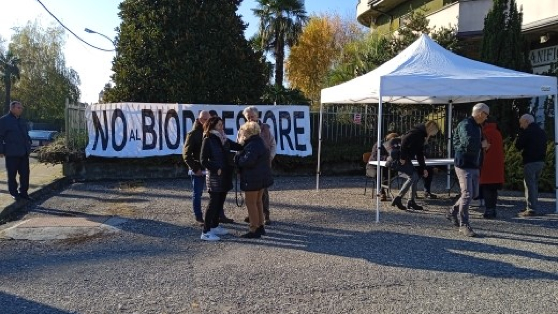 "No al biodigestore": 270 firme raccolte in poche ore al banchetto di Cardazzo
