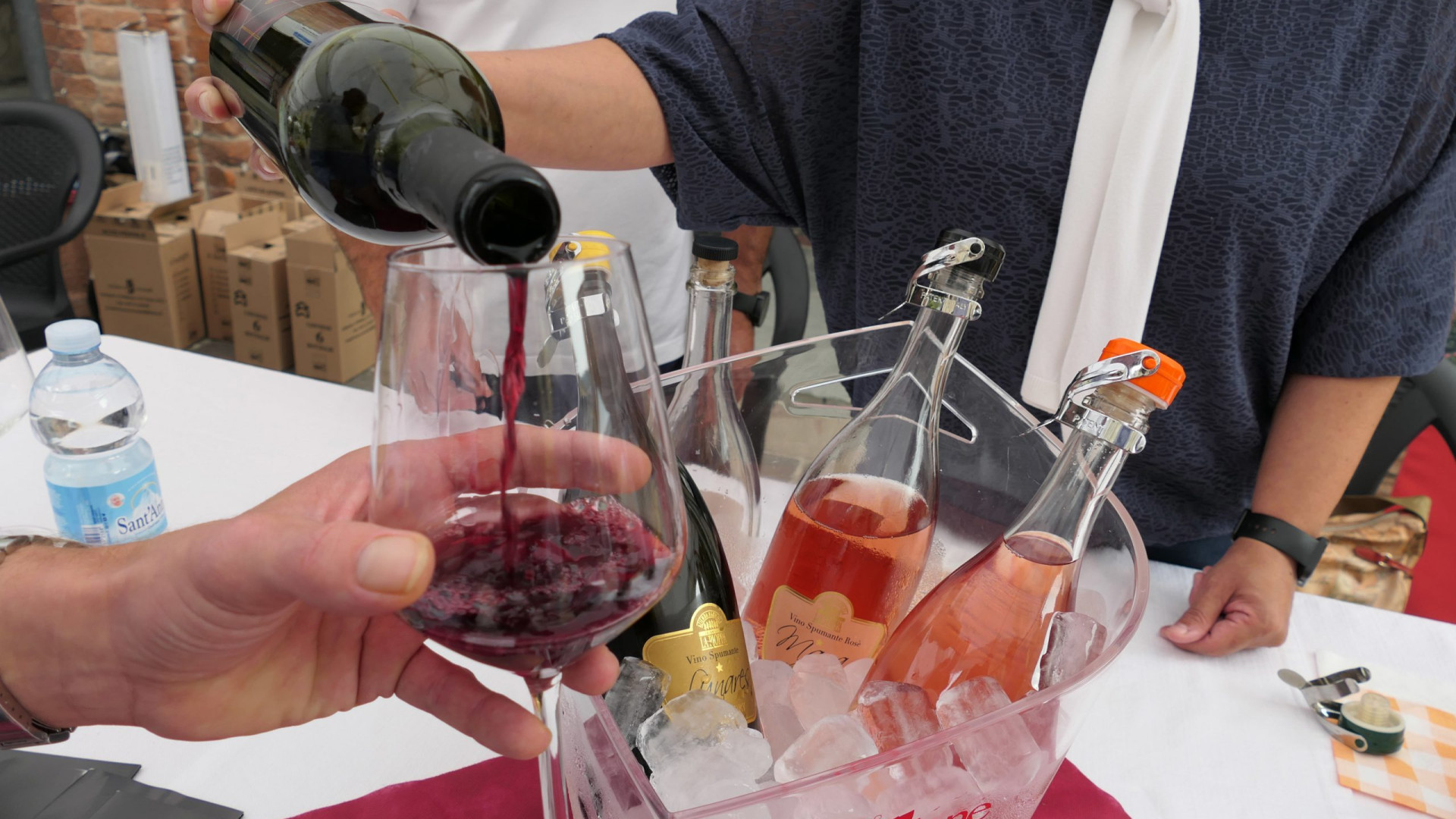Brindisi, buon cibo e fuochi d'artificio: a Pianello Wine fest e fiera di San Maurizio