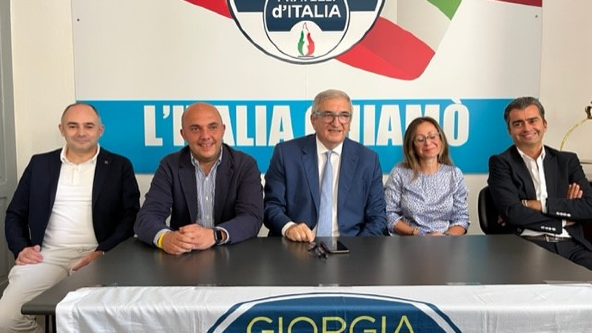 Fratelli d'Italia: "Abolizione del reddito di cittadinanza, nucleare e presidenzialismo"
