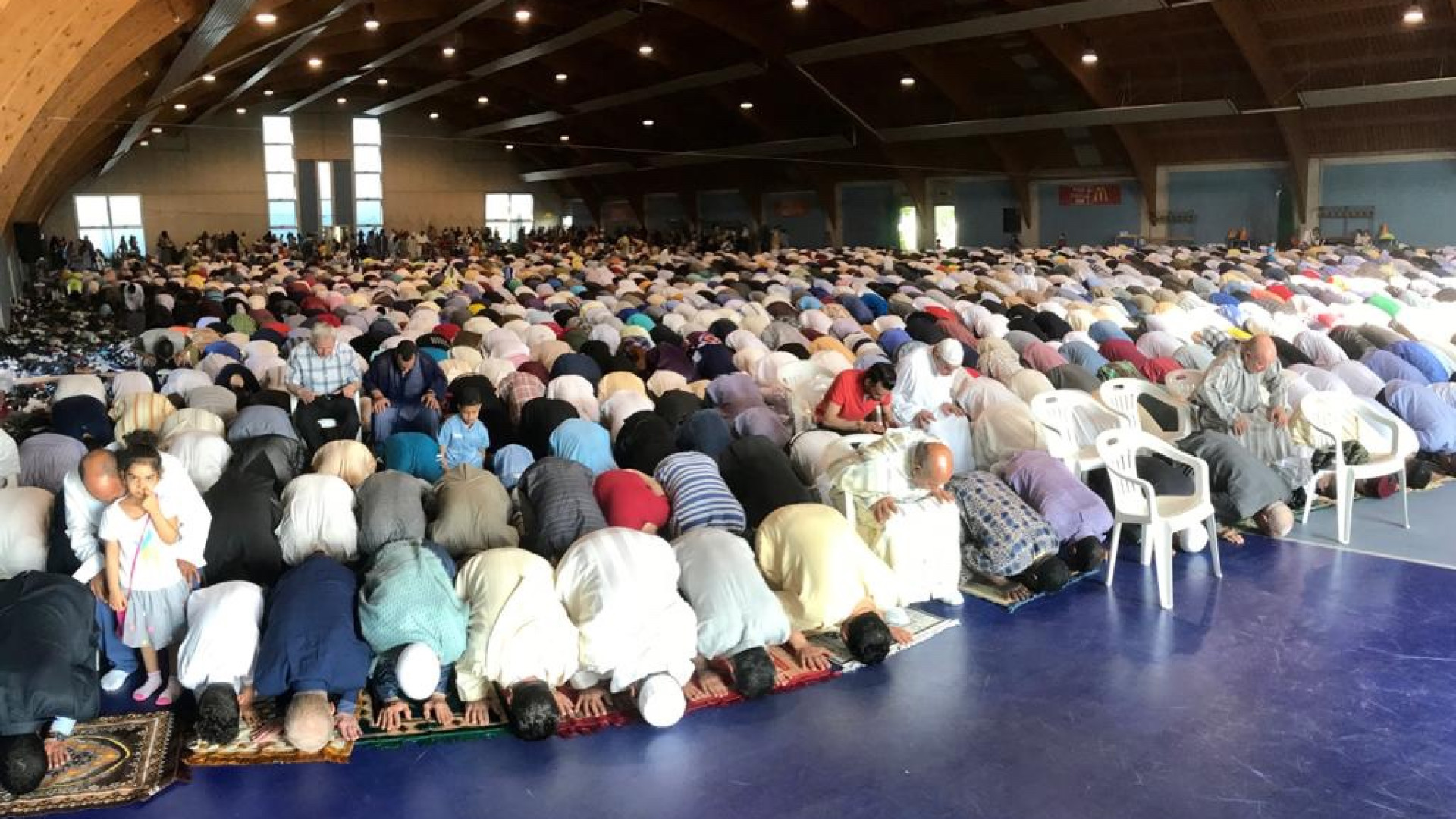 Tremila musulmani riuniti al Polisportivo per la chiusura del Ramadan