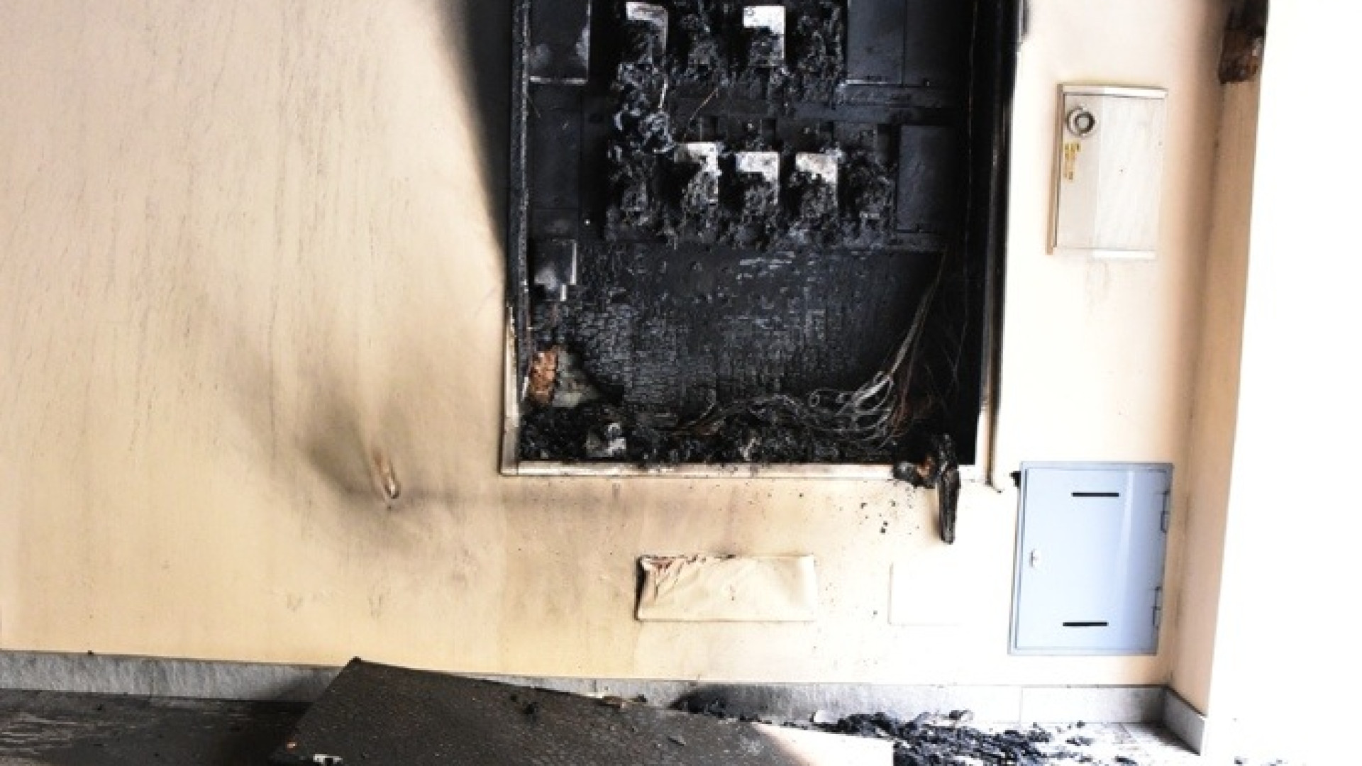 Quadro elettrico prende fuoco: apprensione in via San Bartolomeo