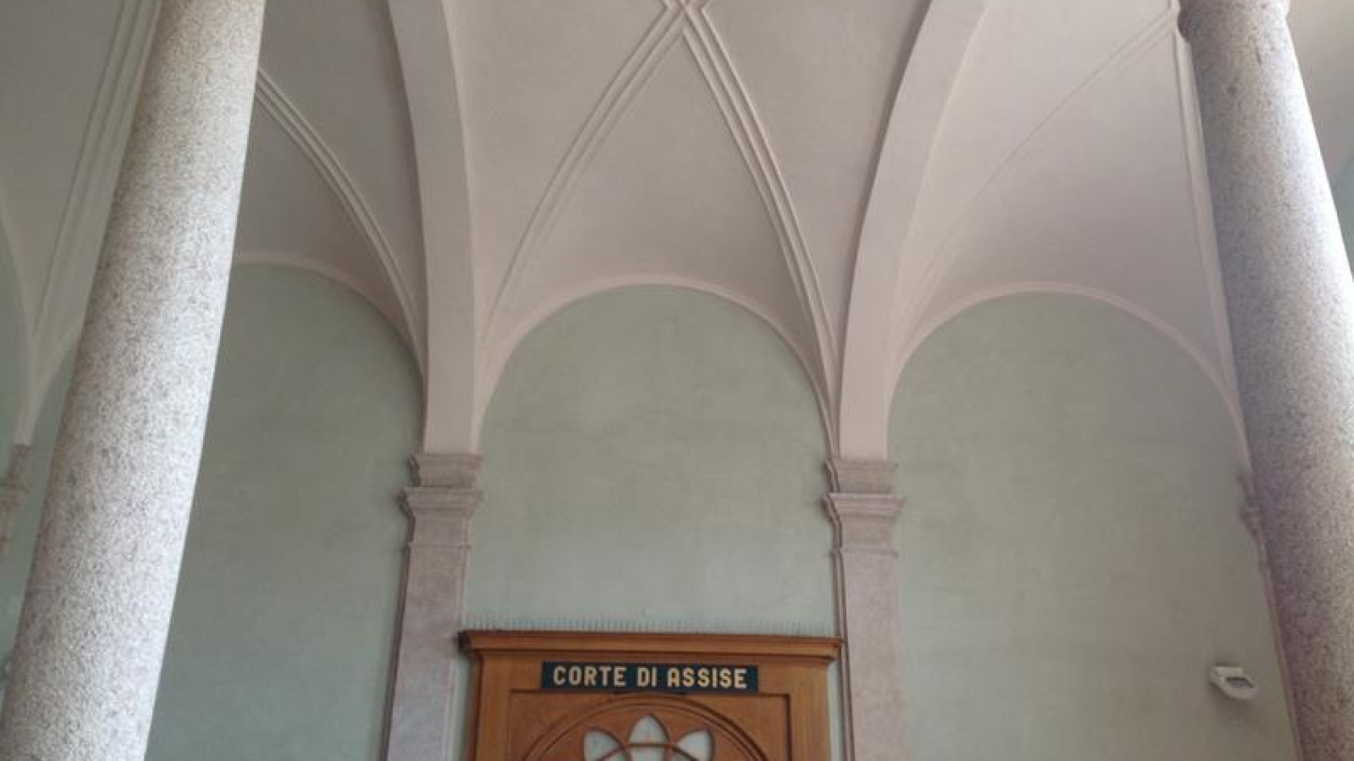 Chiede in prestito il telefonino e lo ruba, tunisino denunciato per rapina