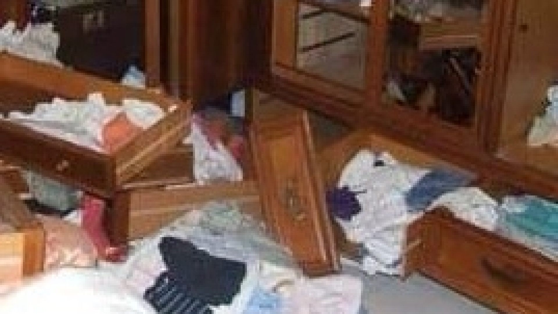 Caorso, ladri razziano una casa e scappano in auto. I derubati li inseguono