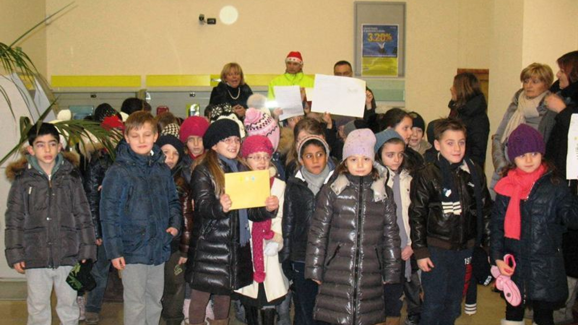 "Postini di Babbo Natale", 75 scolari della scuola primaria Pietro Giordani hanno spedito le loro letterine