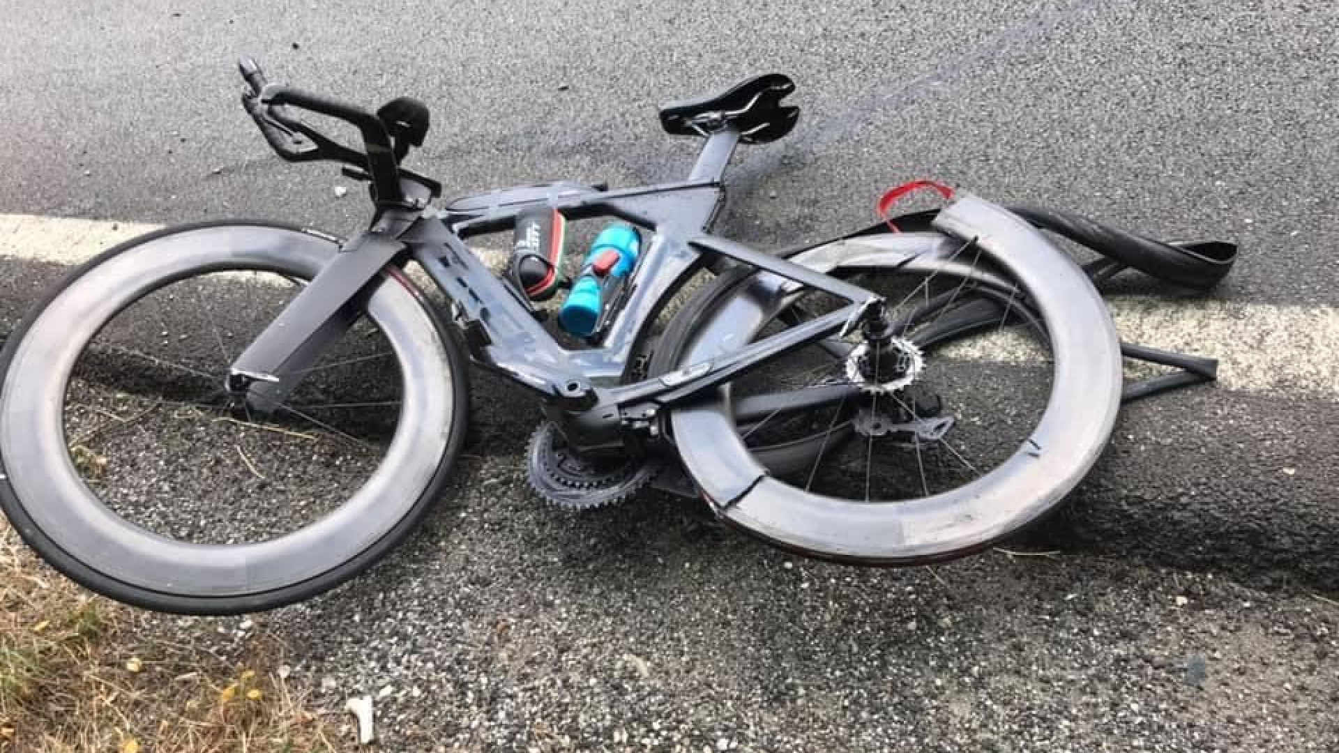 Bettola, ciclista investito da furgone: individuato il pirata della strada