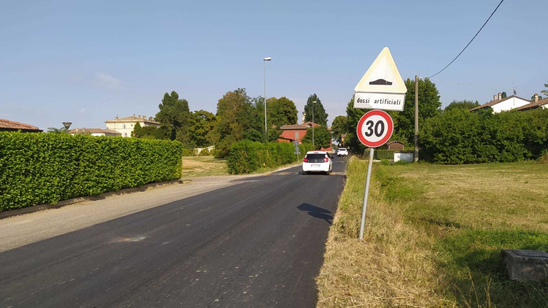 Slittano l'ampliamento della strada di Turro e il nuovo tetto della scuola di San Polo