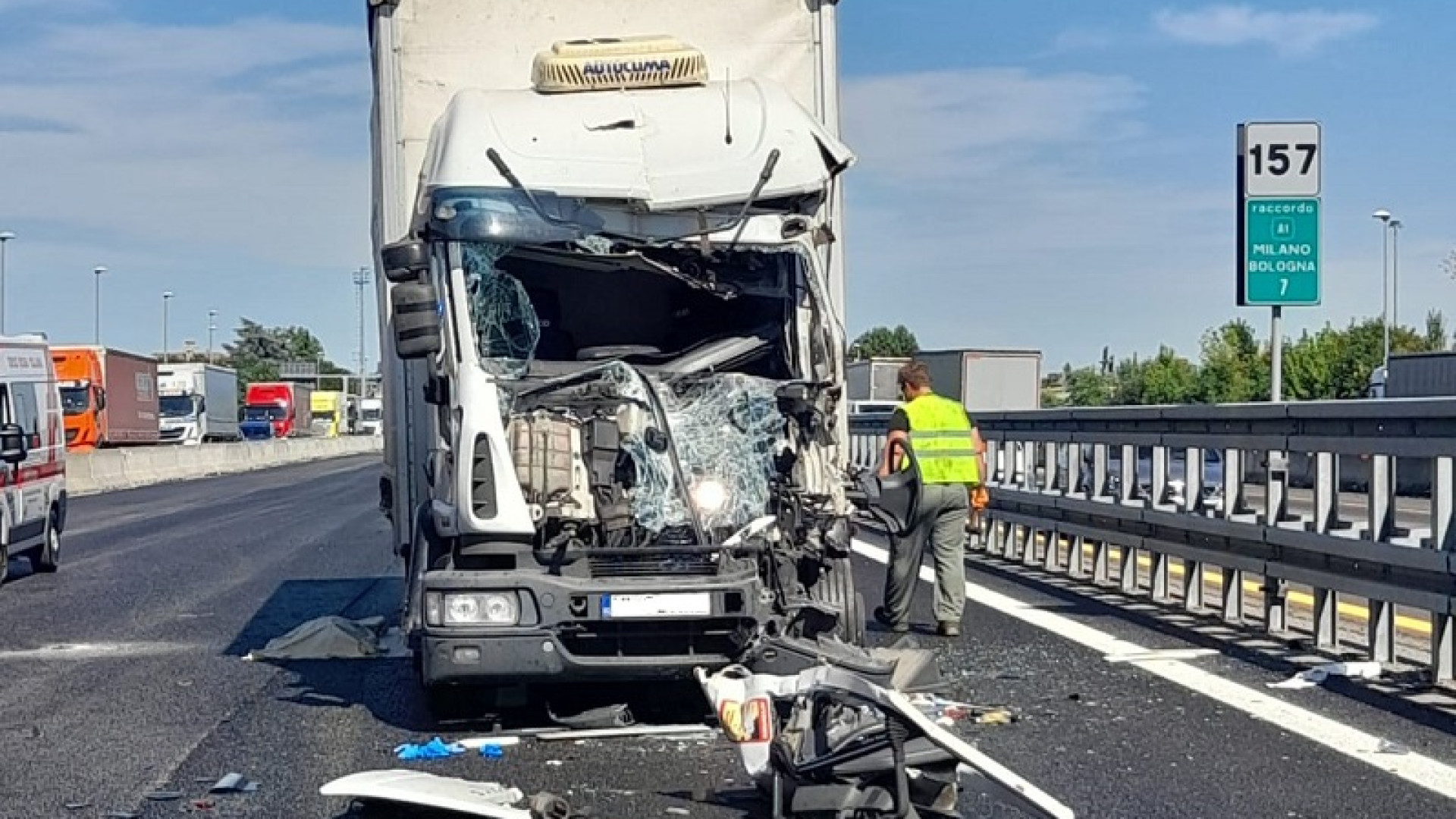 Altra tragedia in A21: tamponamento tra due camion, muore un autista