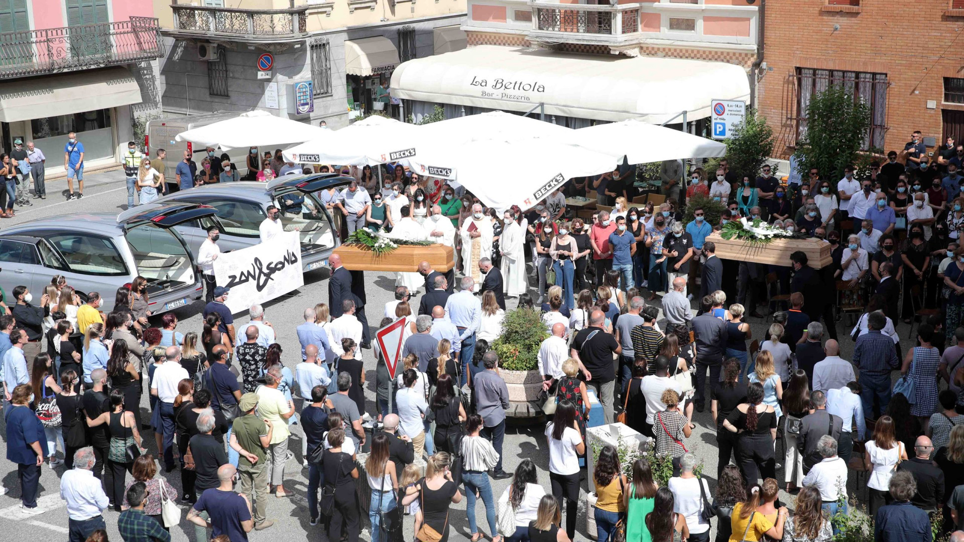 "Daniele e Sonia come sposi": a Carpaneto l’ultimo straziante saluto