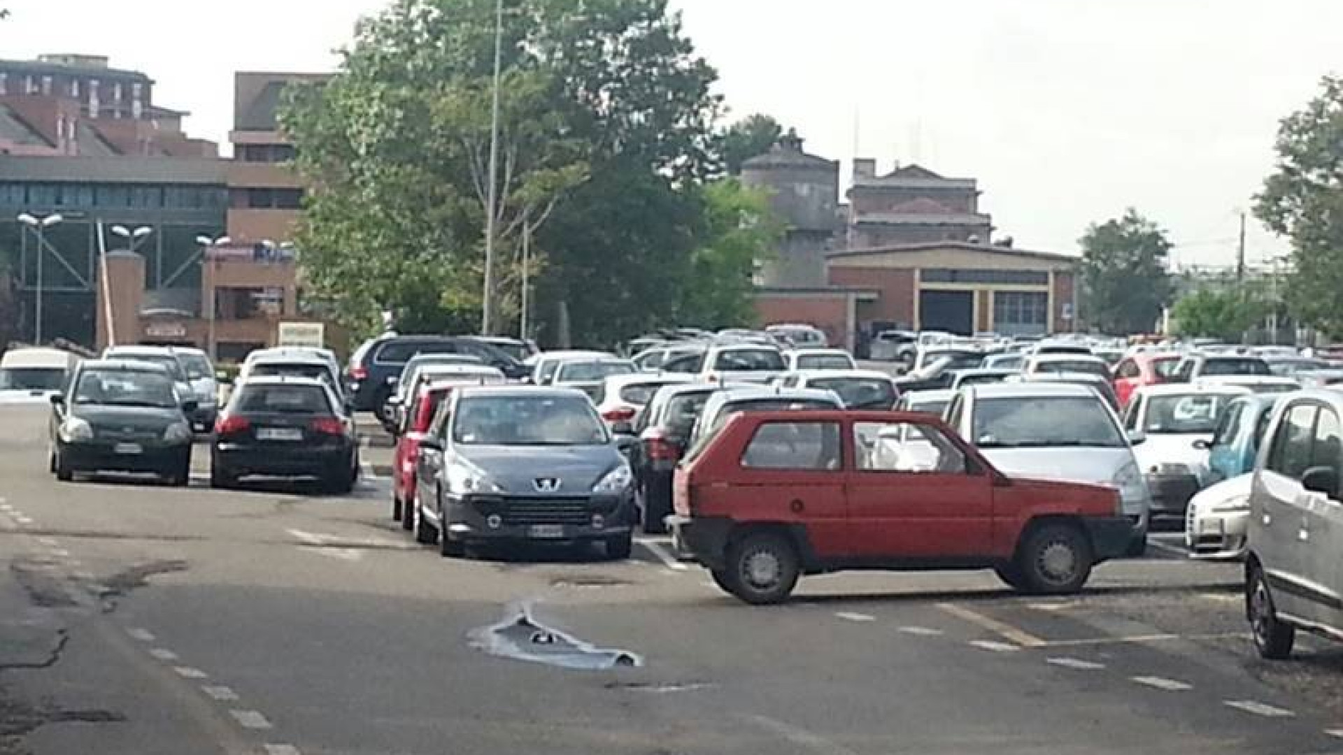 Rubavano dalle auto parcheggiate: quattro ladri arrestati in via dei Pisoni
