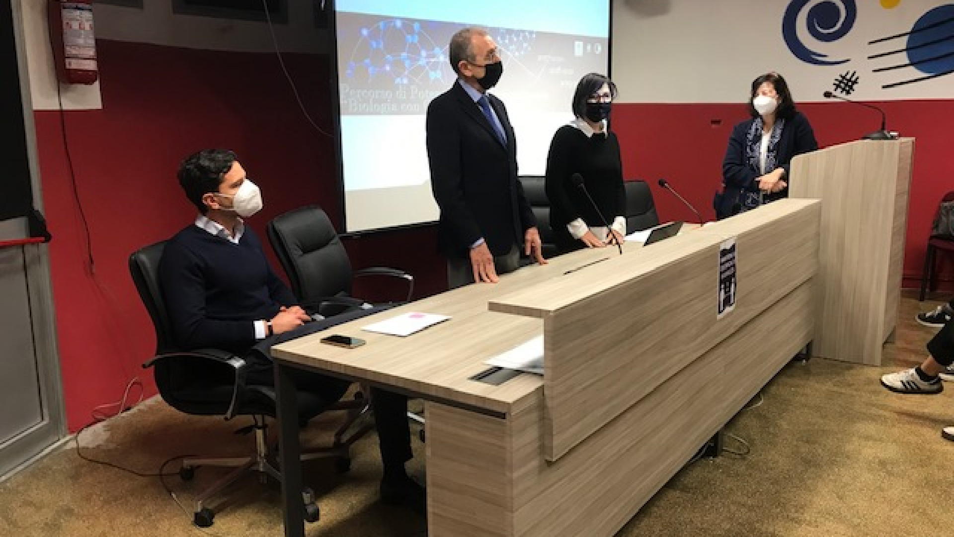 Liceo Gioia: a scuola studiano latino e greco, in orario extra scolastico biologia