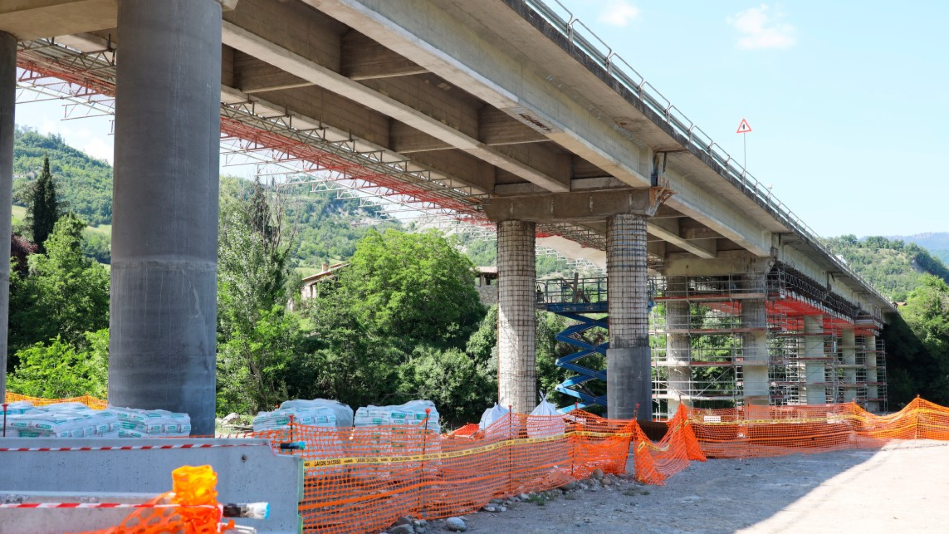 Al ponte di San Martino a Bobbio le ventidue pile allargate di venti centimetri