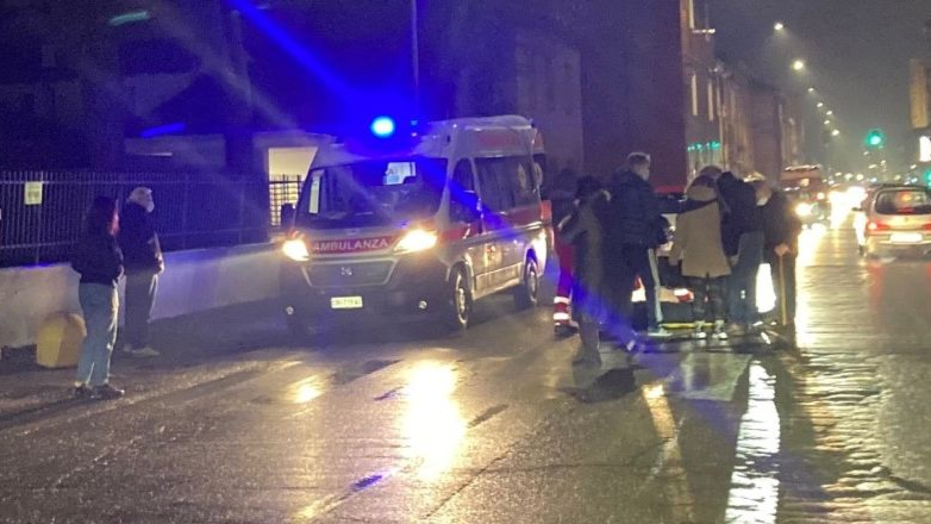 Persona investita lungo via Emilia Pavese. Pesanti disagi alla circolazione