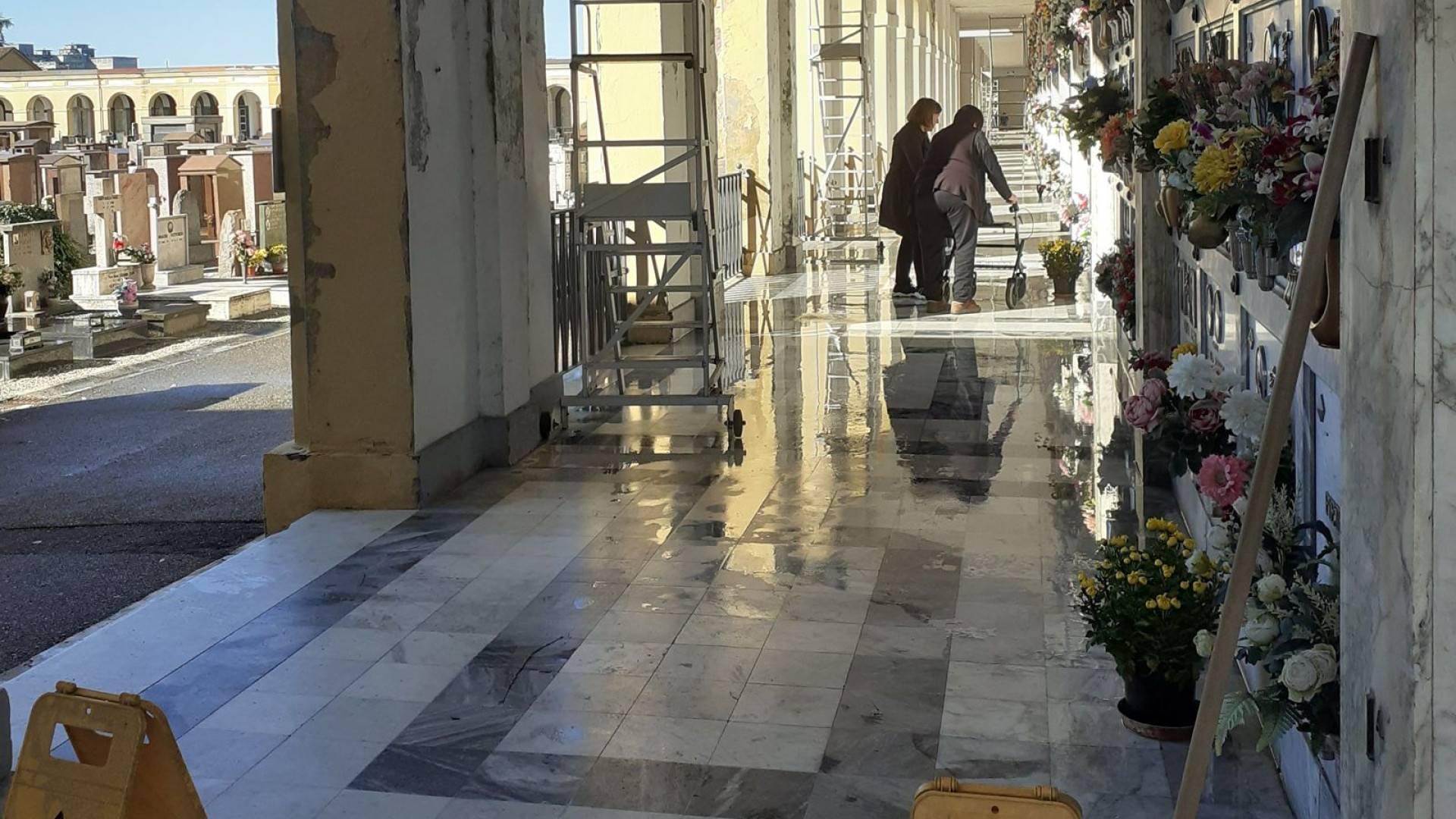 Cimitero allagato dopo la pioggia. Il gestore assicura: "Presto maxi manutenzione"