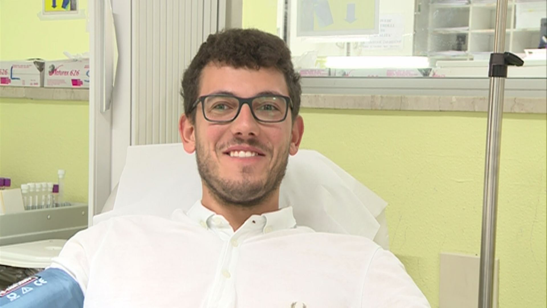 Aumentano i donatori di sangue. Emanuele: "Ho 26 anni e in un quarto d'ora salvo altre vite"