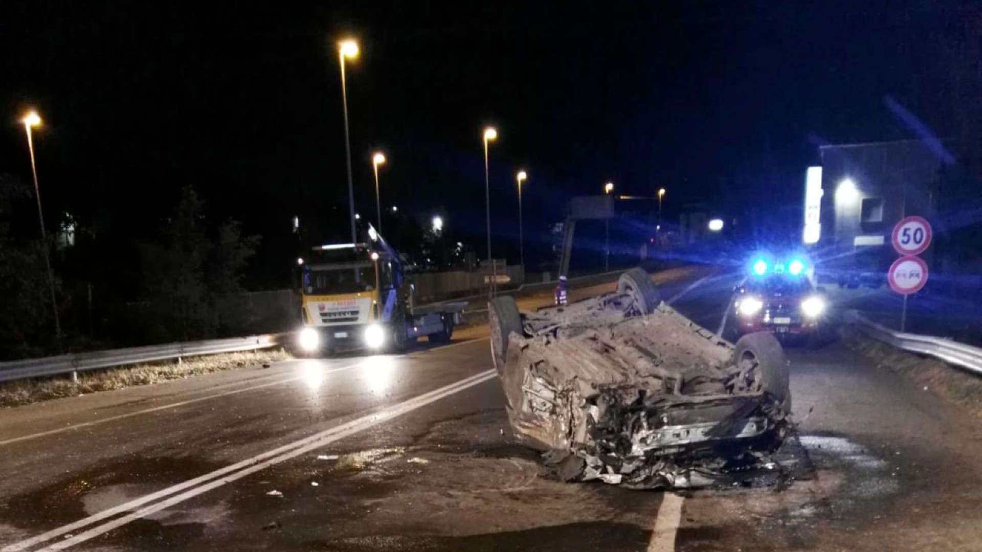 Barabasca di Fiorenzuola: schianto tra due auto, una si ribalta. Due feriti gravi