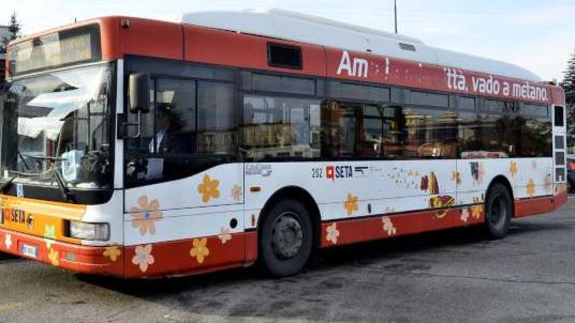 In via IV Novembre otto nuovi spazi di sosta per i bus: "Più sicurezza"