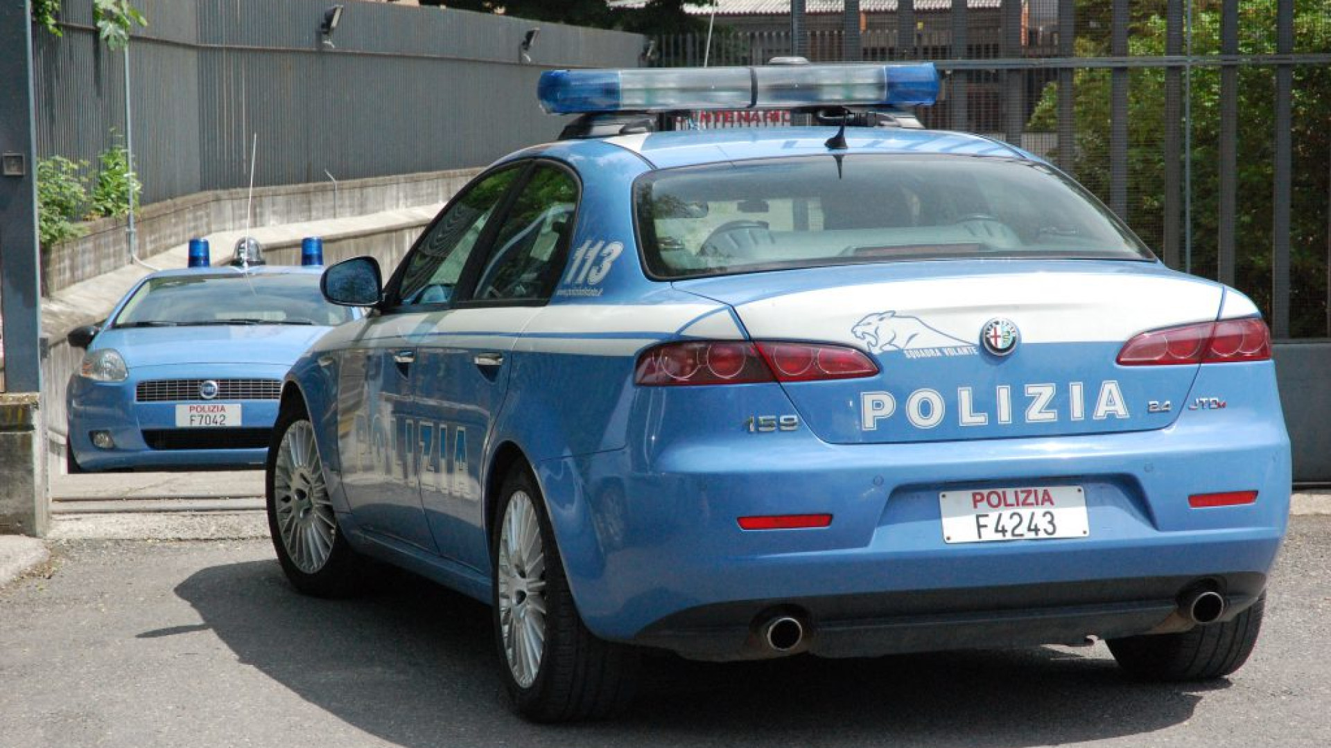 Giovane tenta gesto estremo nel Po, salvato dalla polizia: è grave
