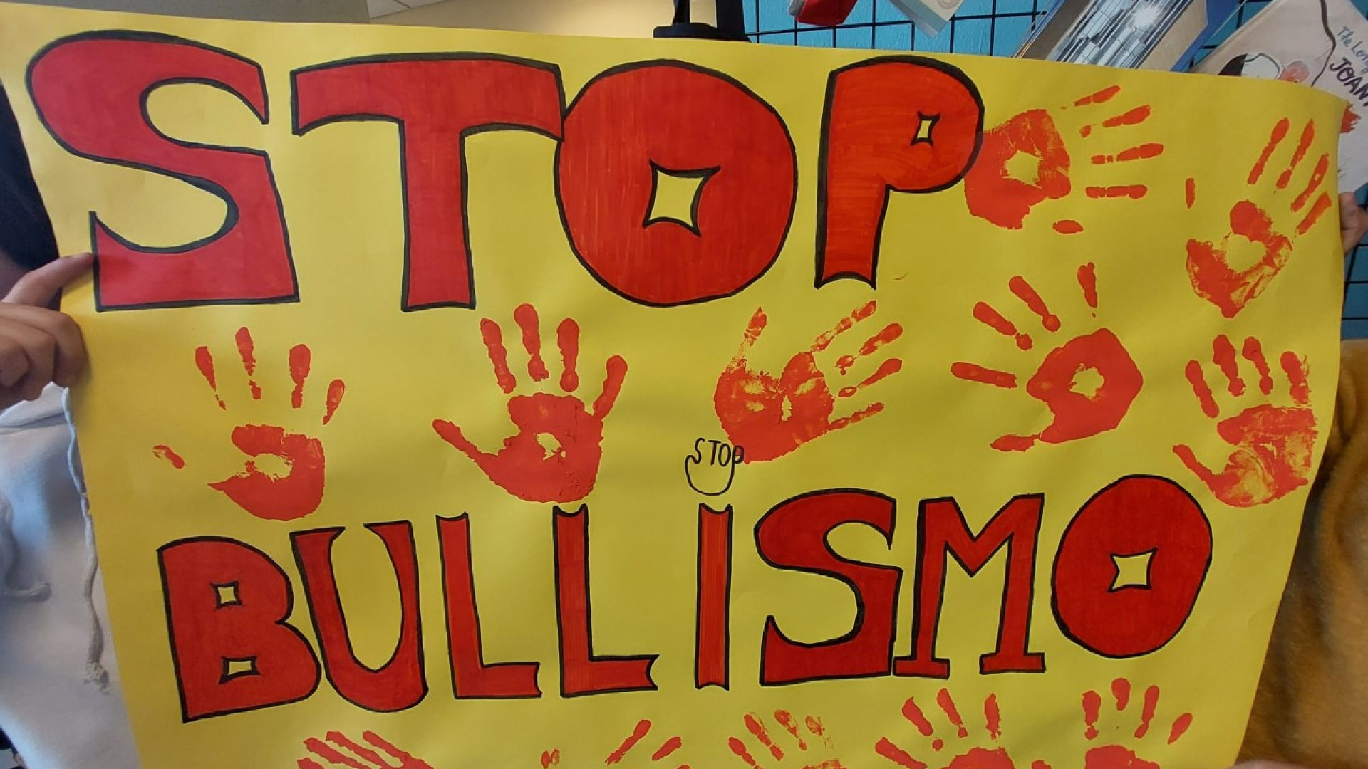 Campagna degli studenti contro il bullismo: "Sì al coraggio di accettare l'altro"