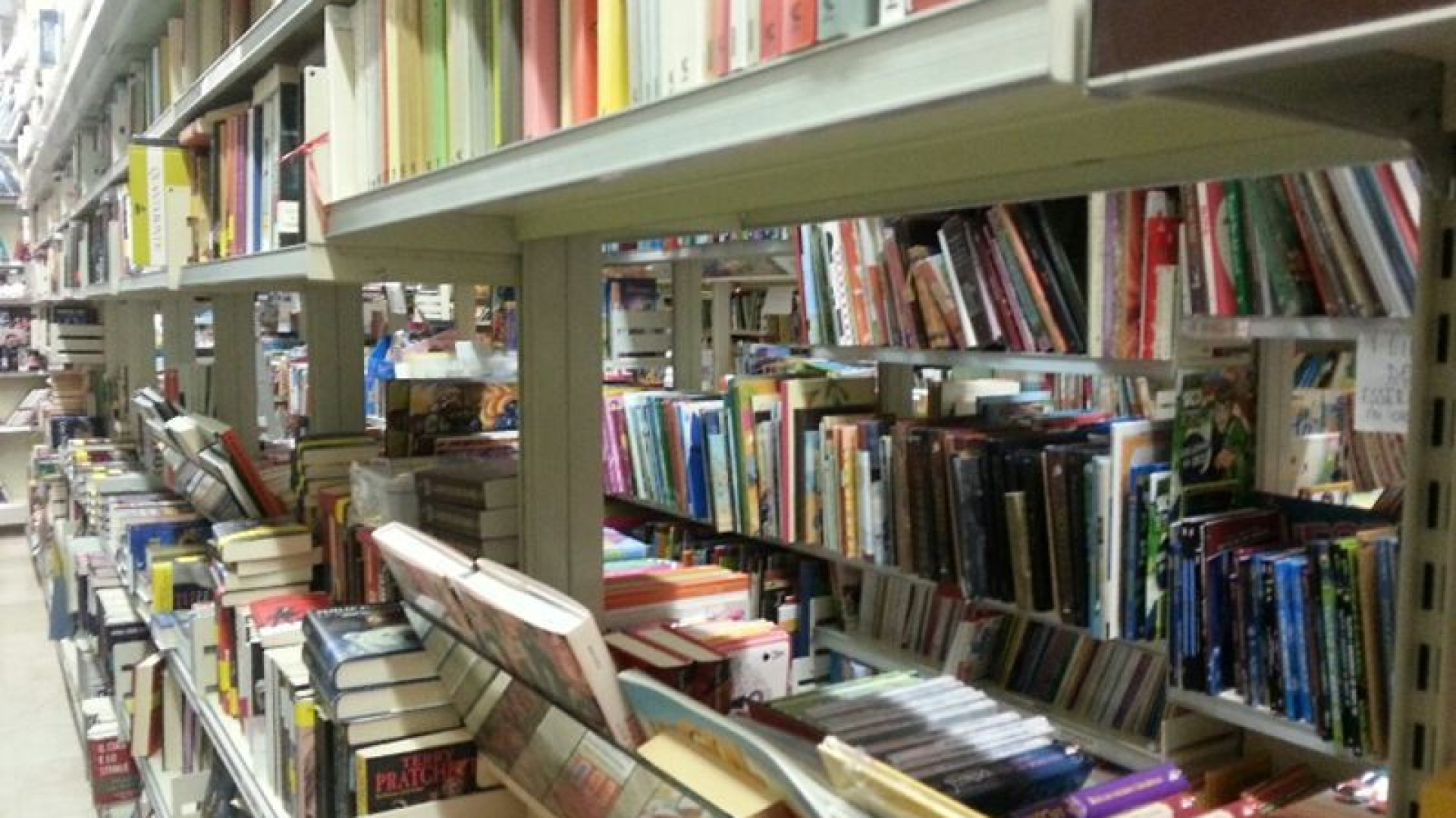 Librerie in crisi, le famiglie faticano a pagare i testi scolastici