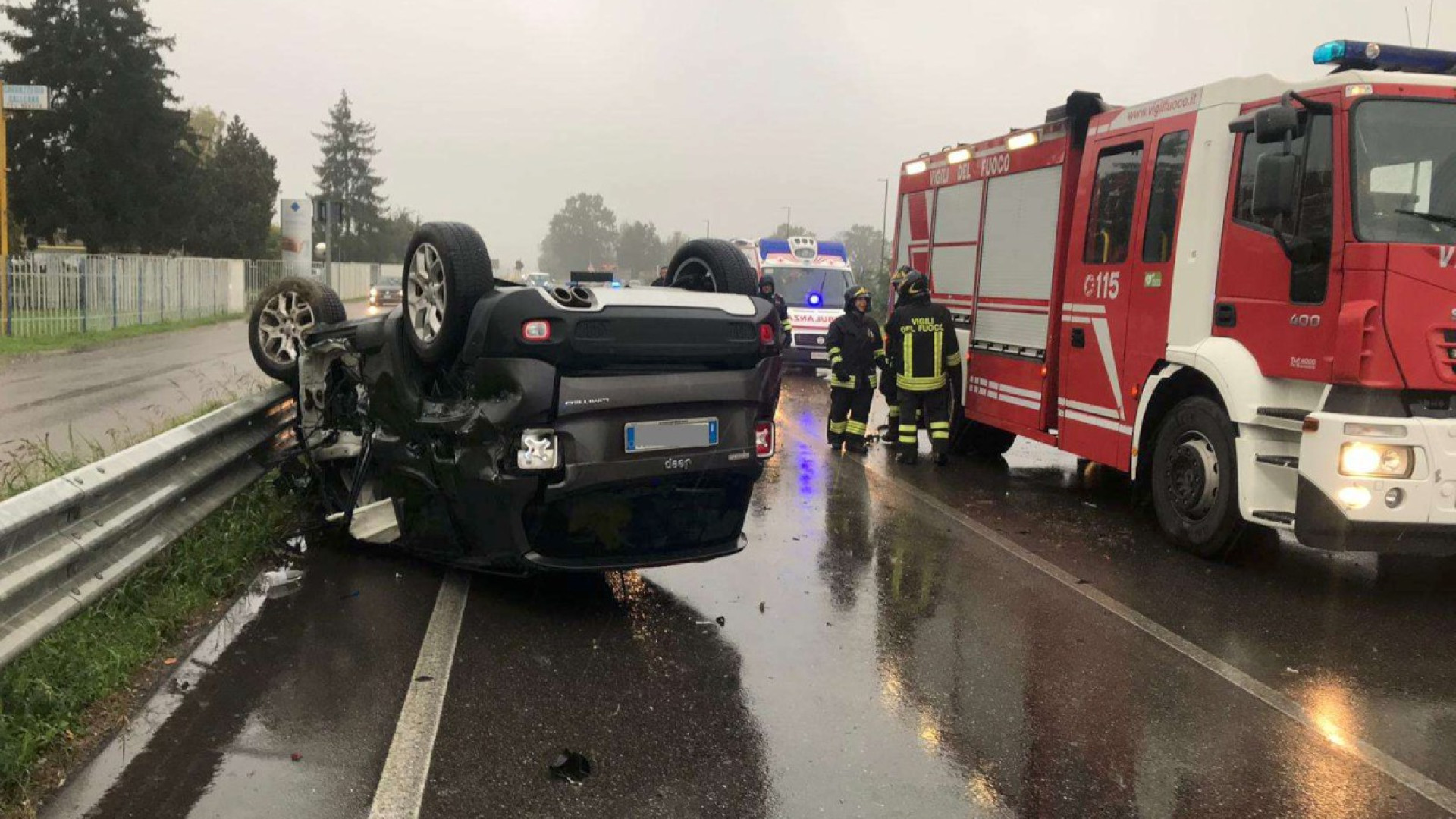 Gariga: auto sbanda e si ribalta sulla carreggiata. Ferito il 49enne alla guida