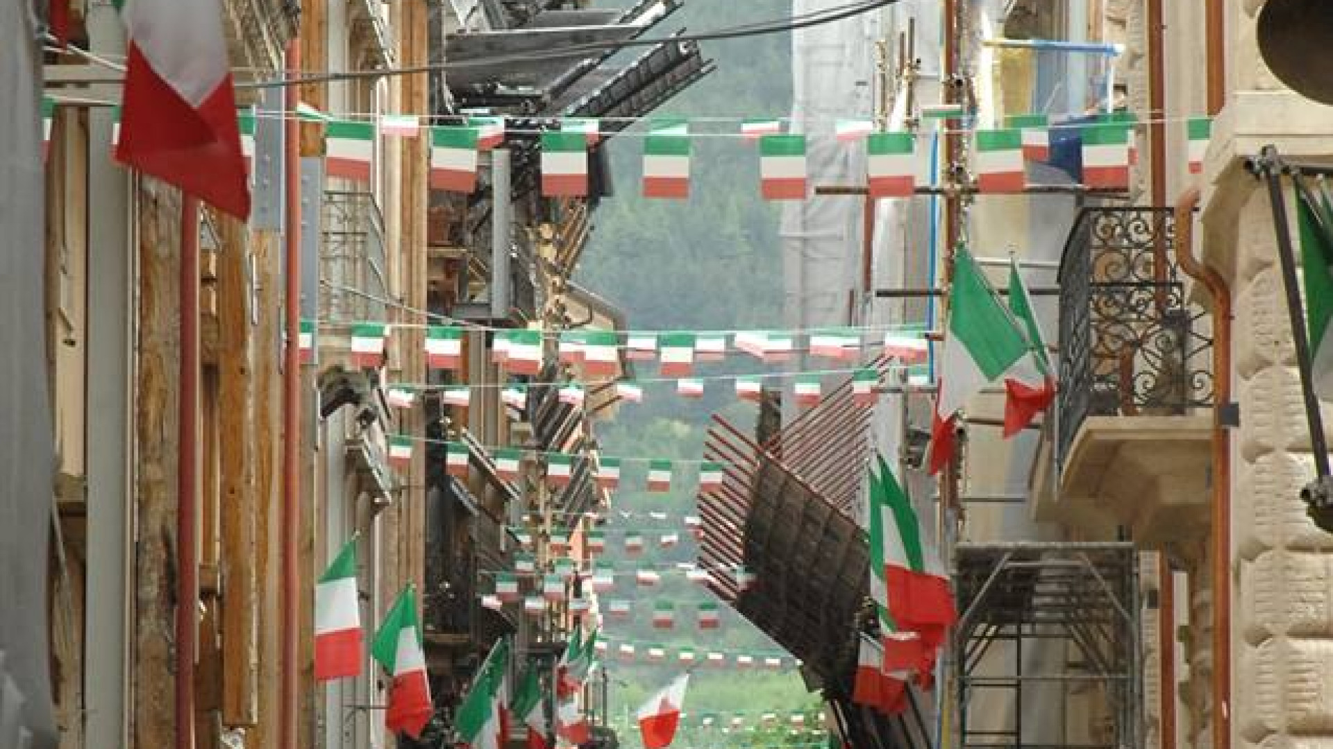 Alpini, Adunata a L'Aquila: festa in tutte le frazioni per i volontari