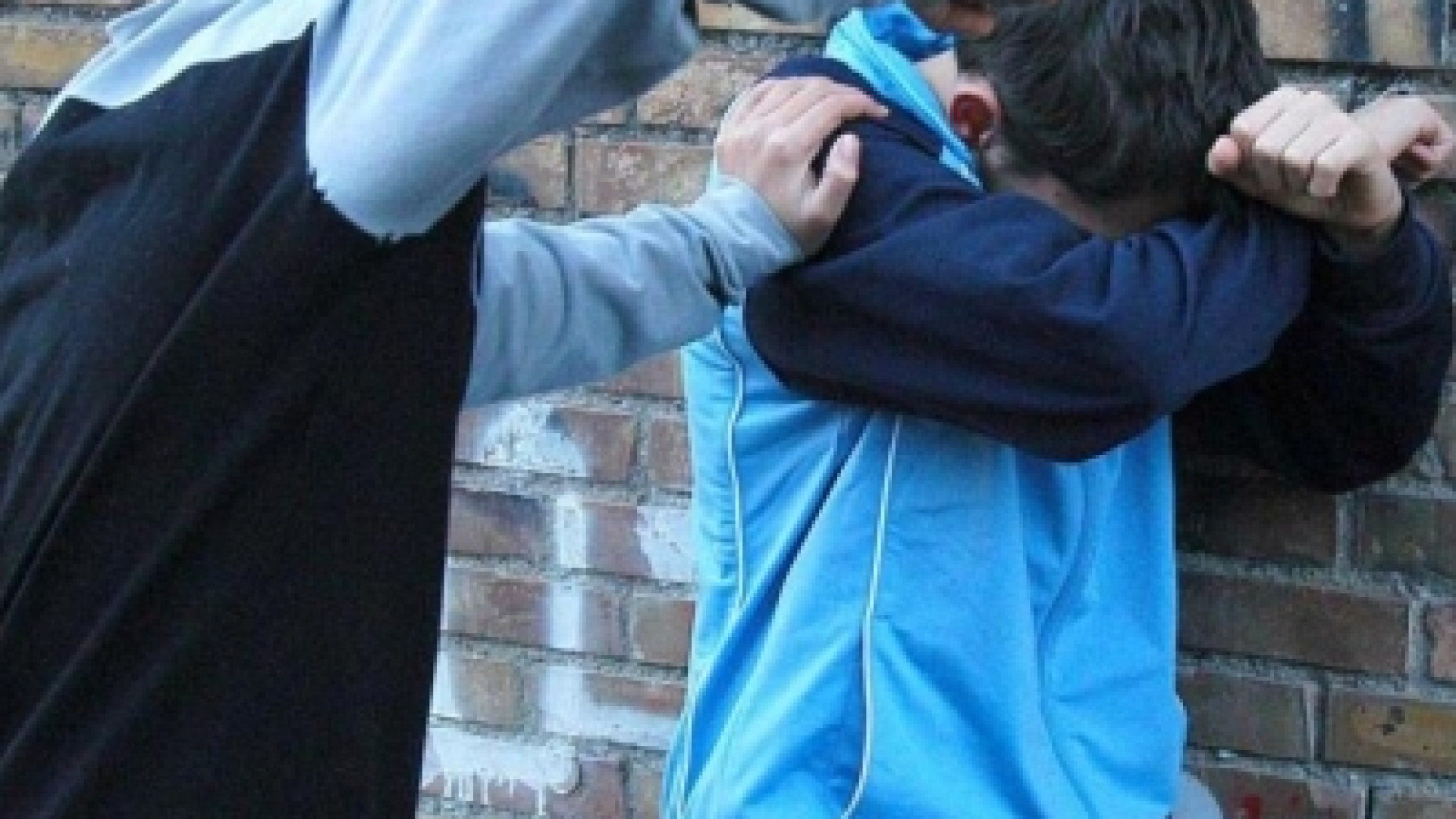 Tentata rapina e botte fuori dalla scuola media, denunciato quattordicenne