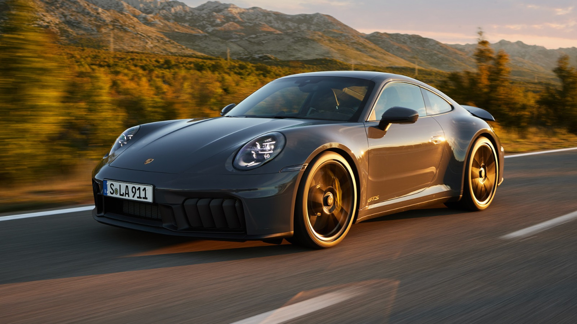 Porsche 911 Carrera GTS T-Hybrid: l'ibrida innovativa per il 60° anniversario della 911