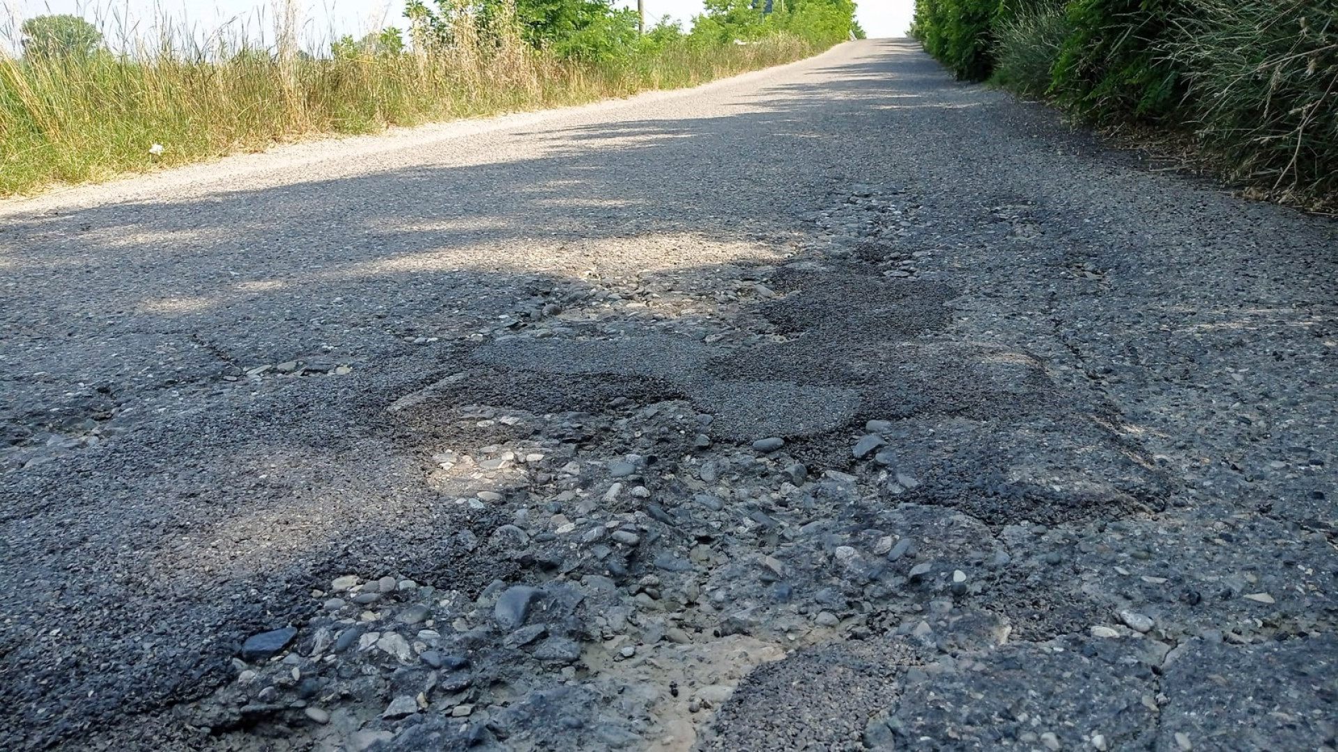 Castello, messi a disposizione 60mila euro per sistemare due strade dissestate
