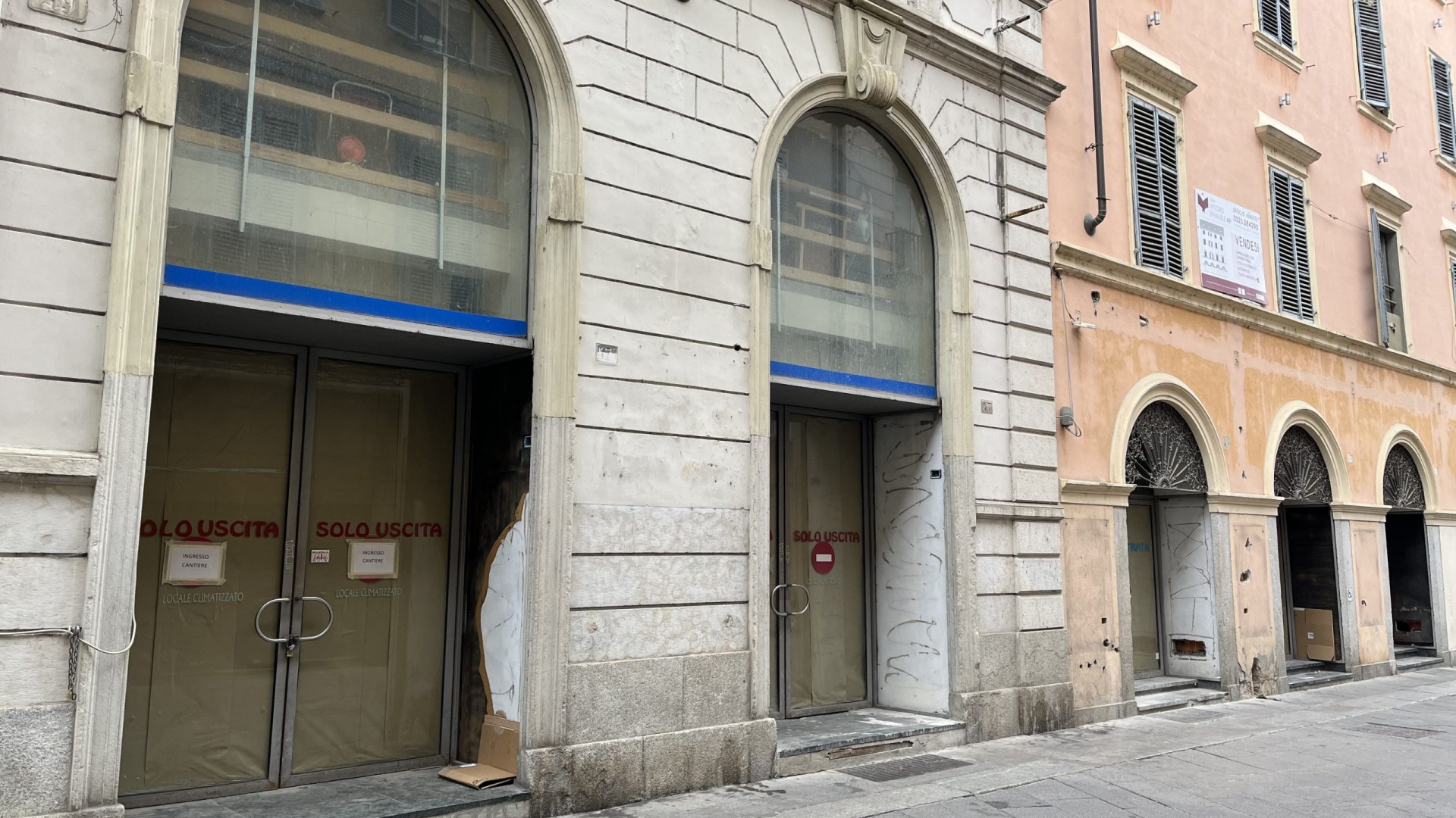 Lavori sospesi all'ex cinema Iris, brusco stop per  cambio di proprietà dell'immobile