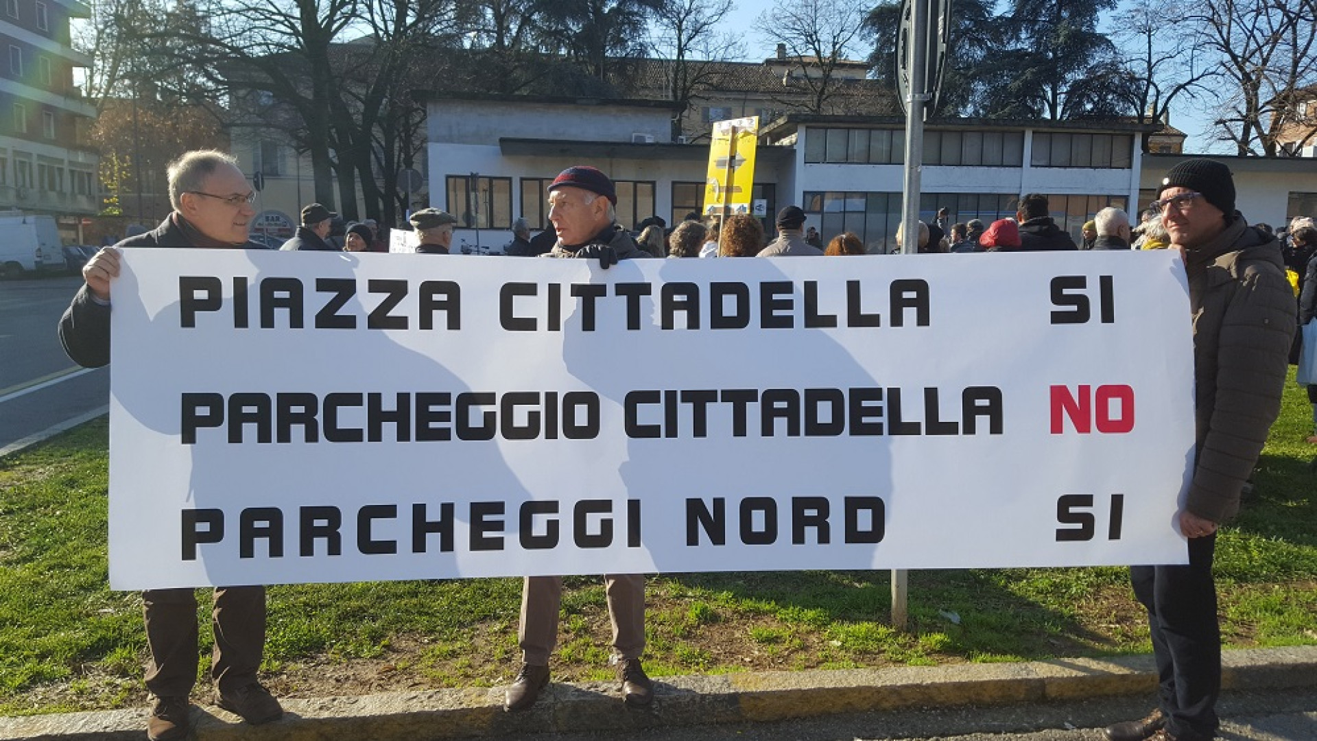 Parcheggio piazza Cittadella all'esame di Anac. Oggi catena umana