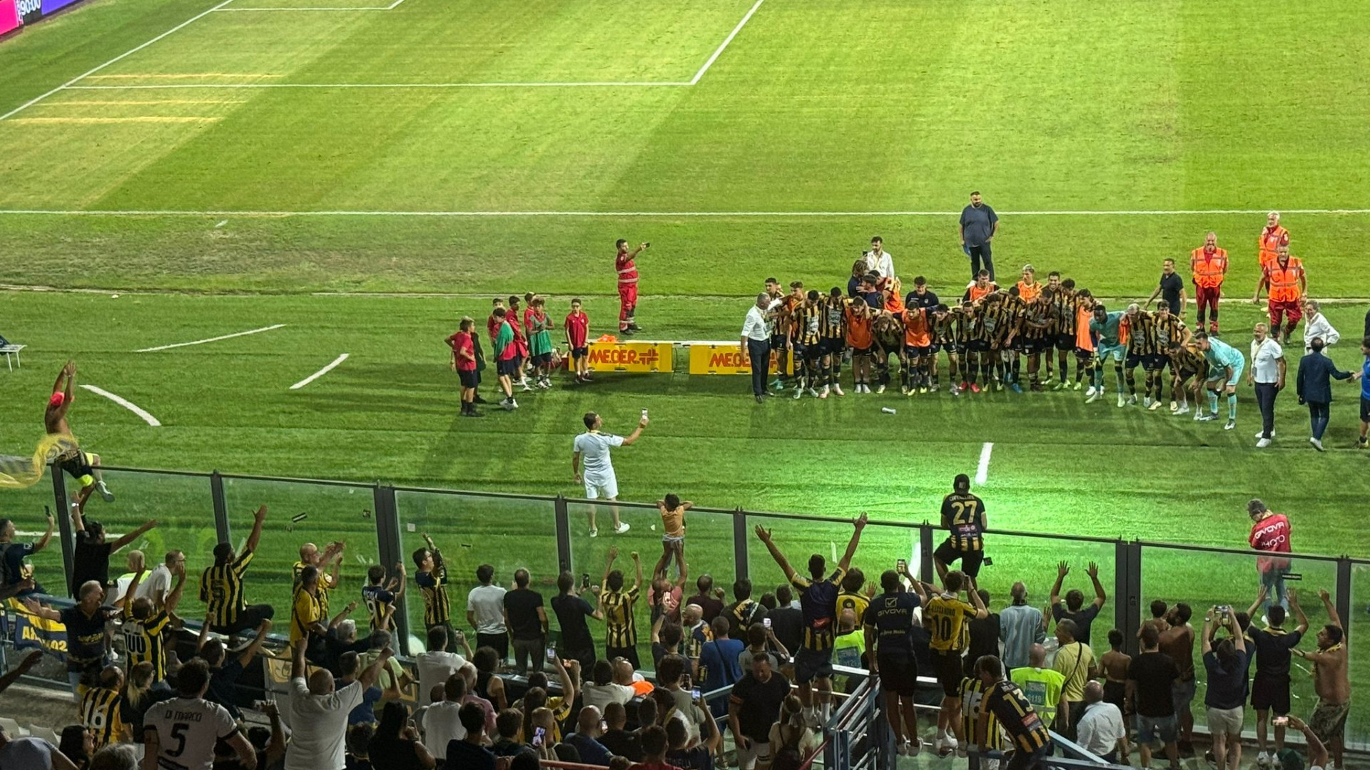 Vittoria e primato per la Juve Stabia al Garilli, un tifoso accusa un malore in tribuna