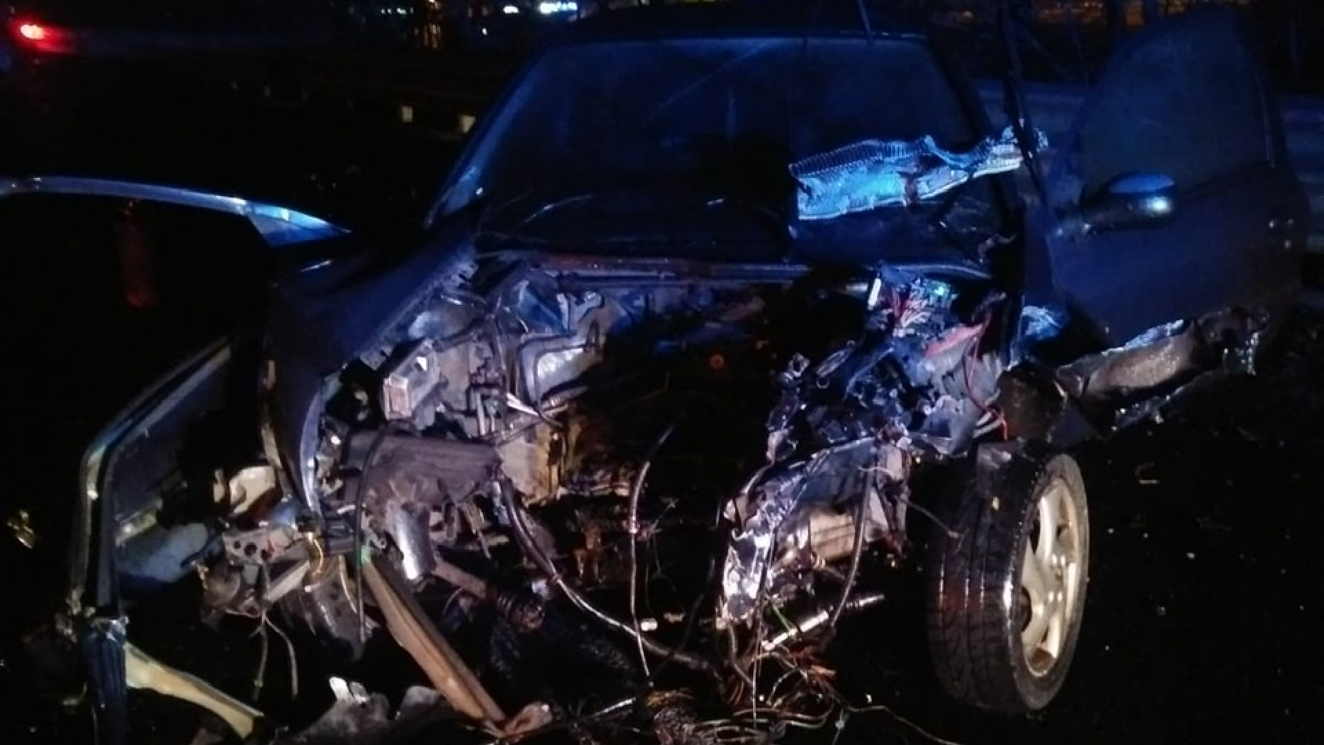Sbanda e si schianta contro il guardrail prima di essere travolta da un Bmw: muore piacentina di 23 anni