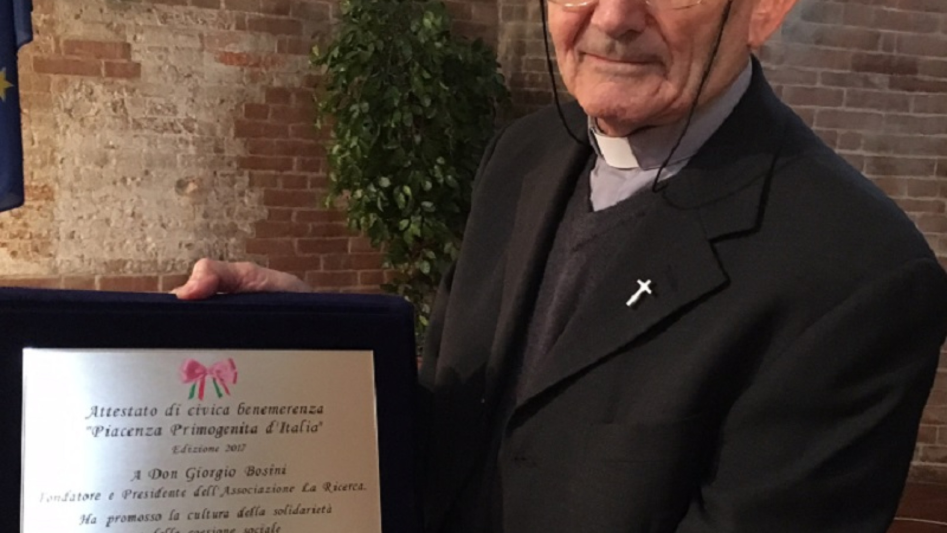 Premiato Don Bosini, Laura: "Quando salvò mio figlio dalla droga"