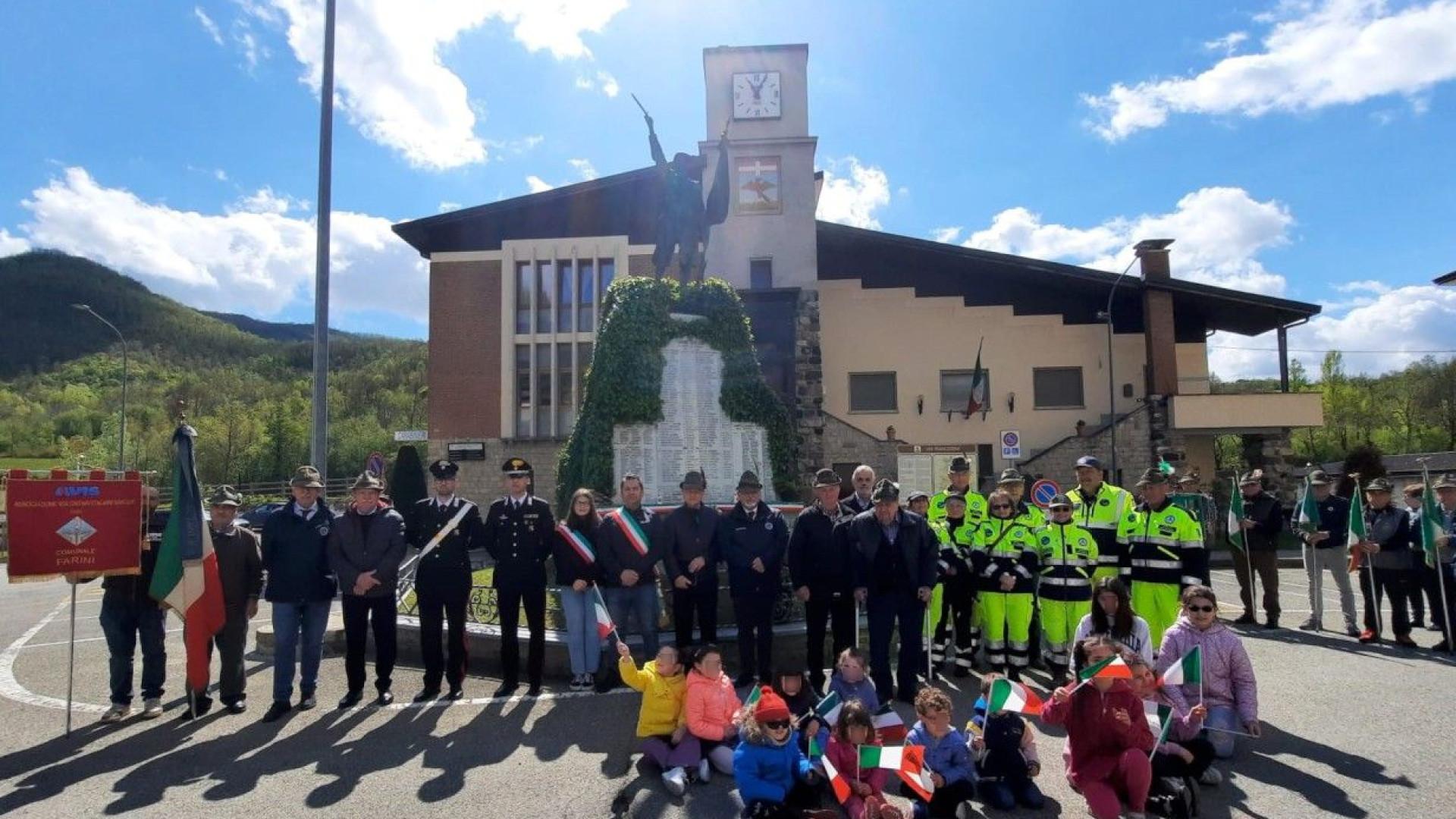 A Farini inaugurato il monumento ai Caduti restaurato dagli Alpini