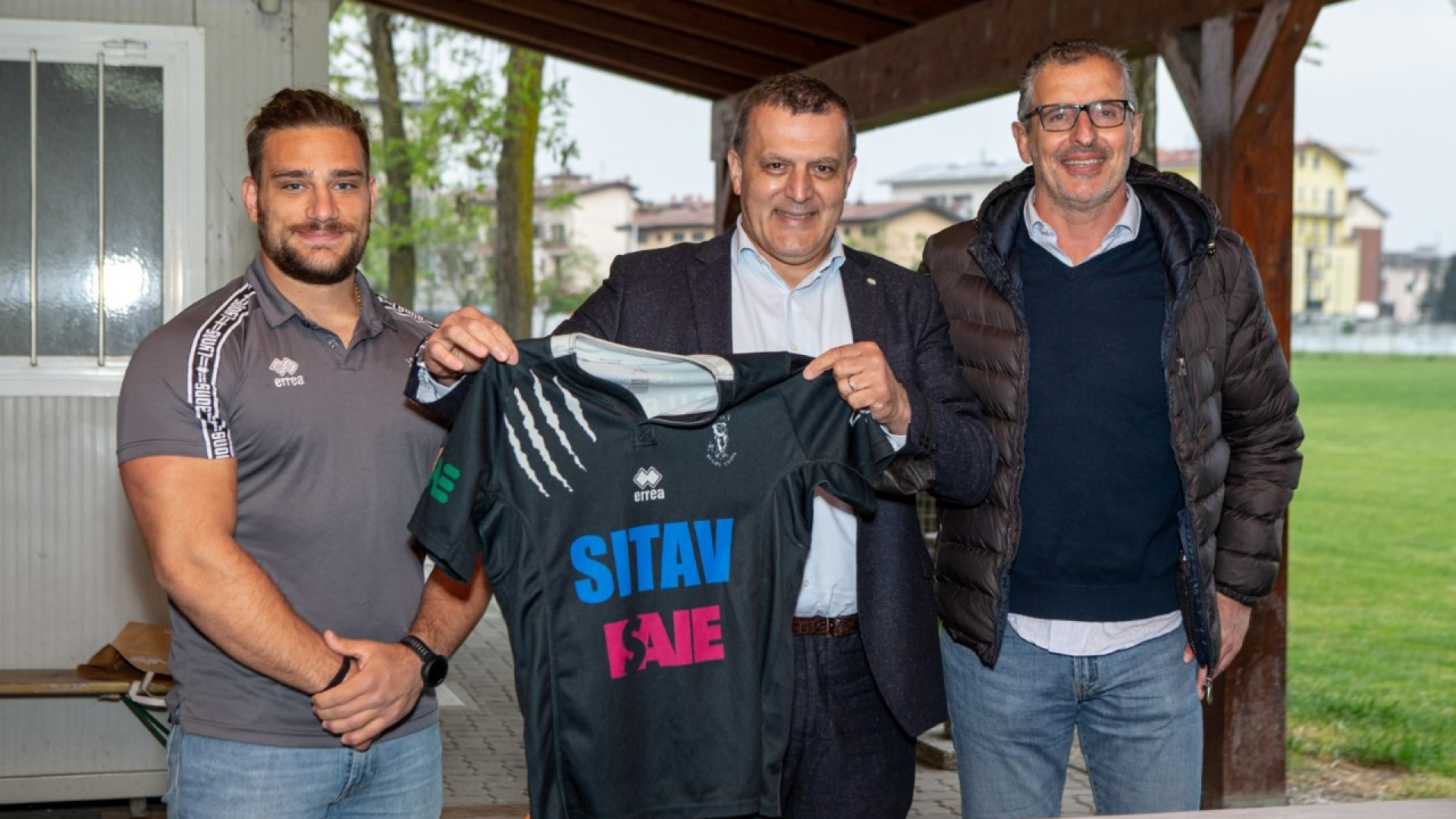 Rugby Lyons, festa con la consegna delle maglie. Cavalli: "Orgoglio per la città"
