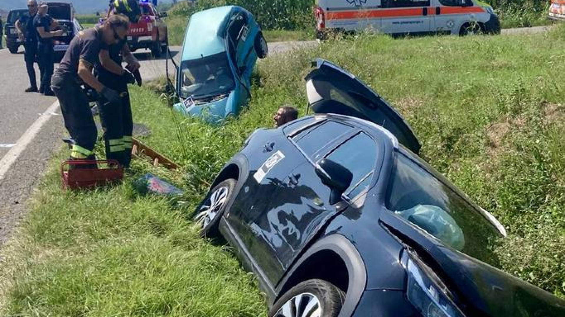 Scontro frontale a Rezzano di Carpaneto: due persone liberate dai vigili del fuoco