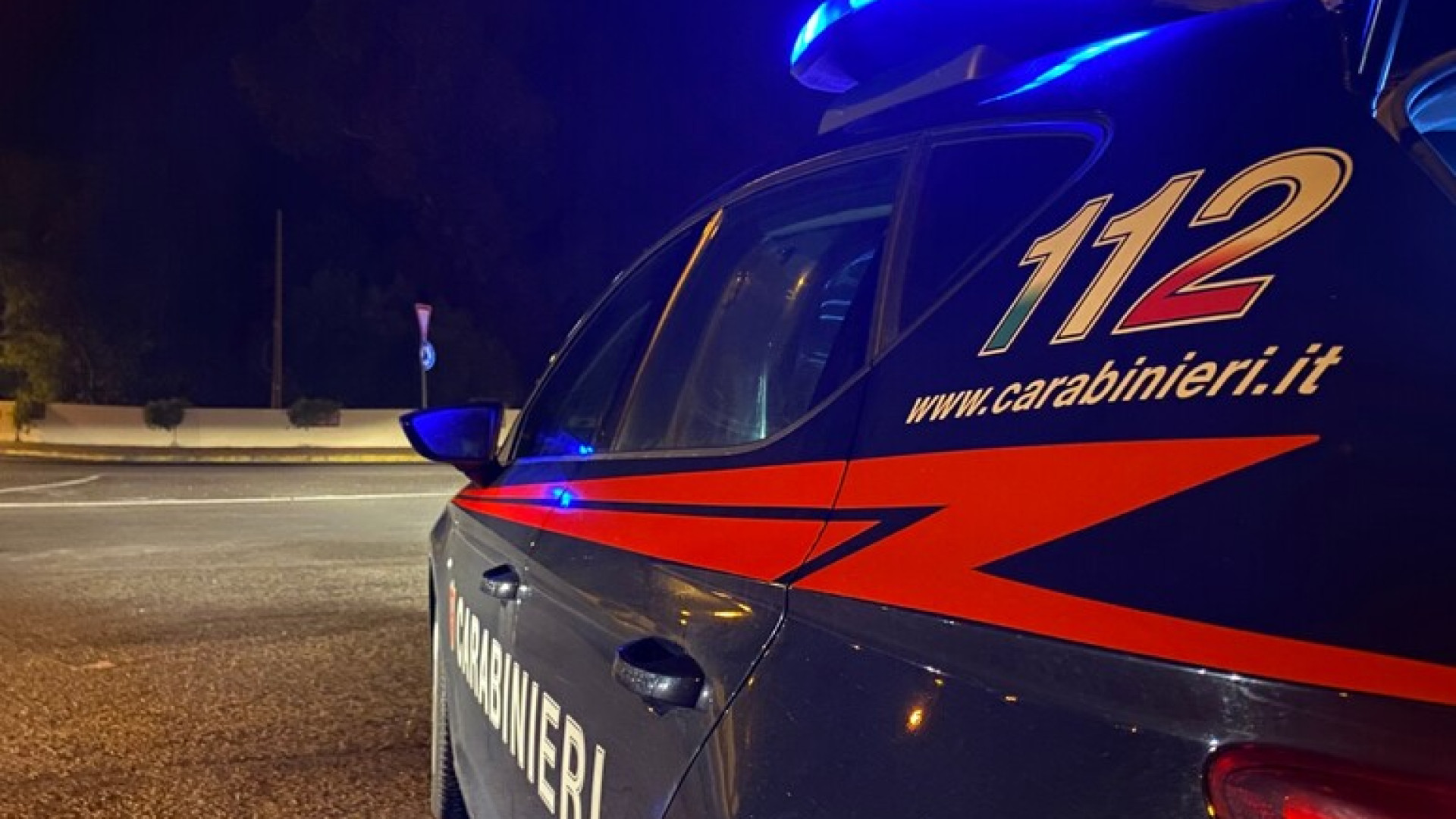 Gravemente ferito in una lite viene salvato dai carabinieri che poi lo denunciano