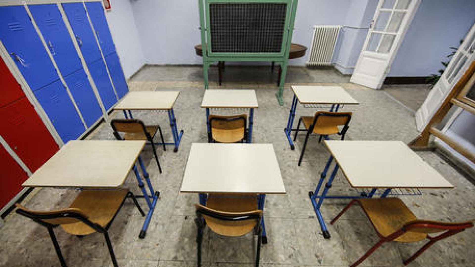 Contagi in aumento: rinviato al 25 gennaio il ritorno in aula per le scuole superiori