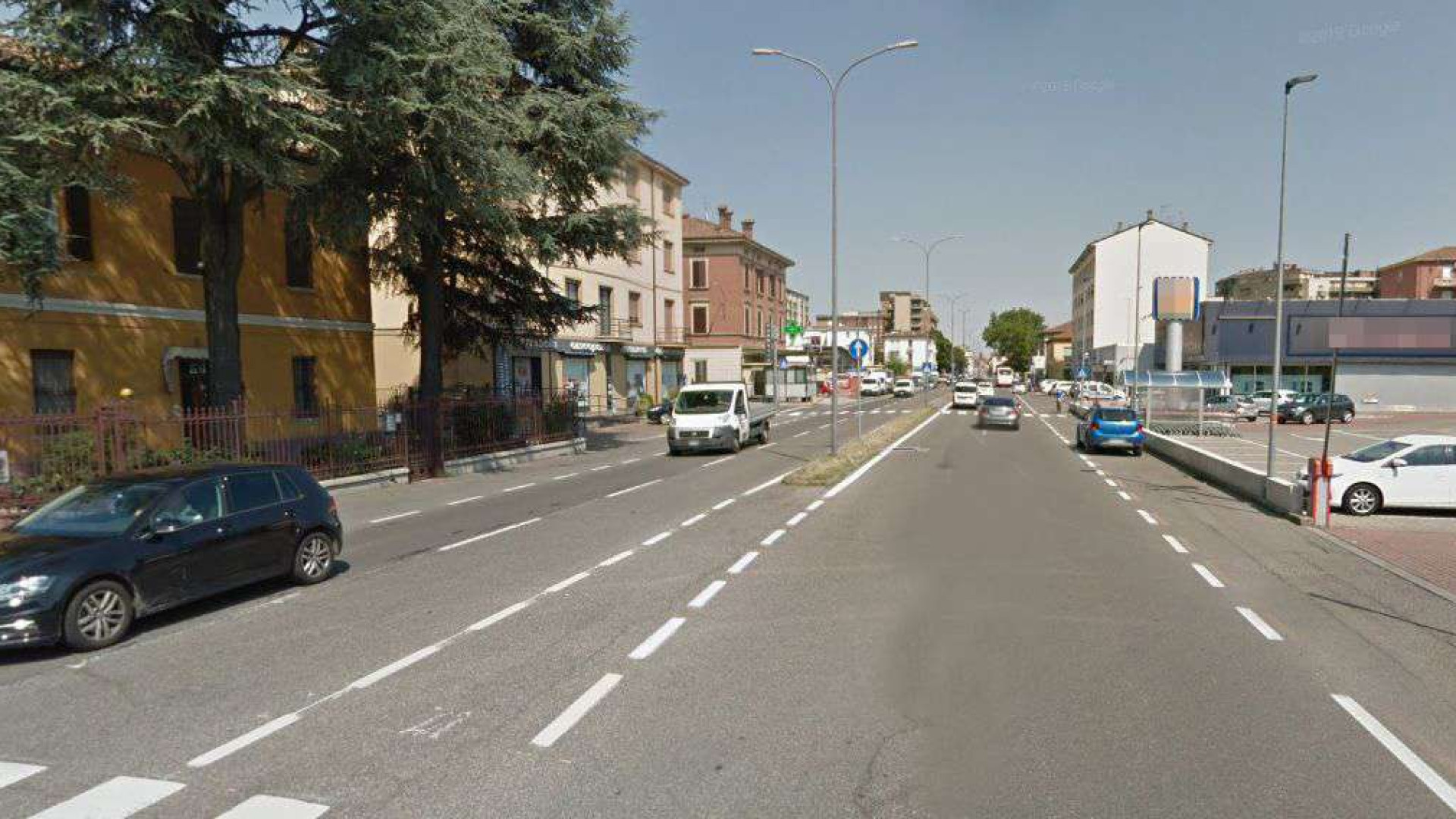 In due sul monopattino, multato: "Pagherò, avete bisogno di soldi"