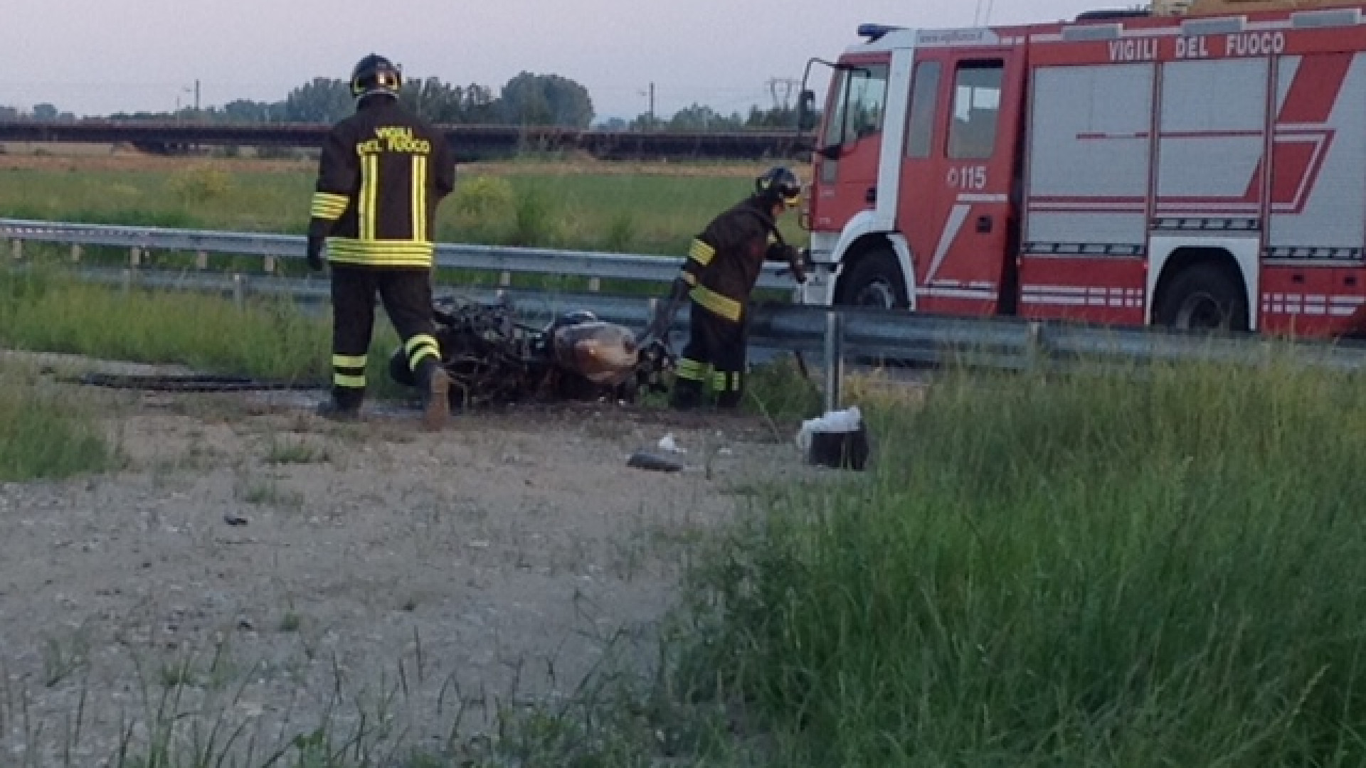 Tragico incidente a Croce Grossa: centauro muore nell'incendio della sua moto
