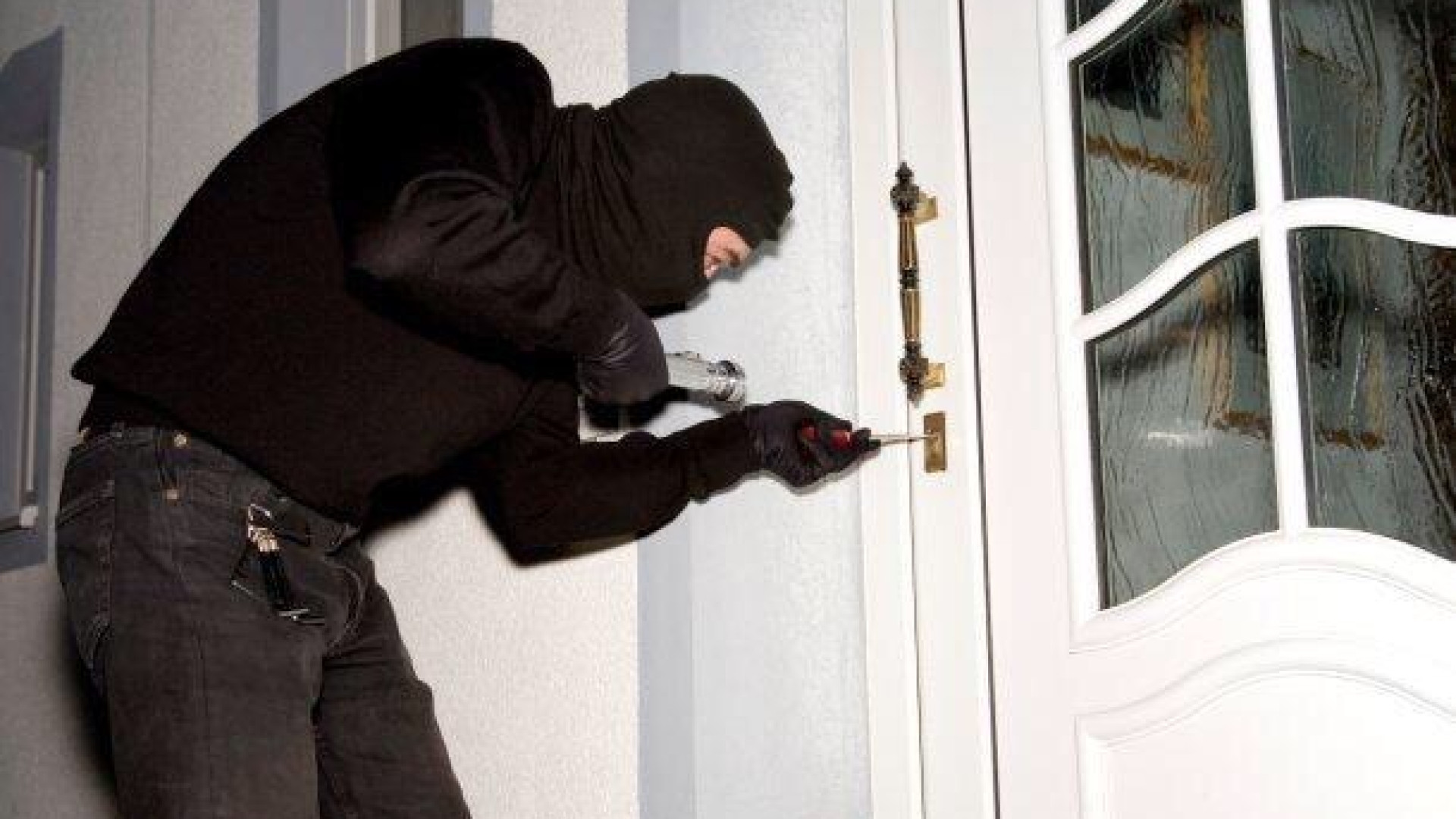 Topi d'appartamento in azione in via XXIV Maggio: spariscono soldi e ori