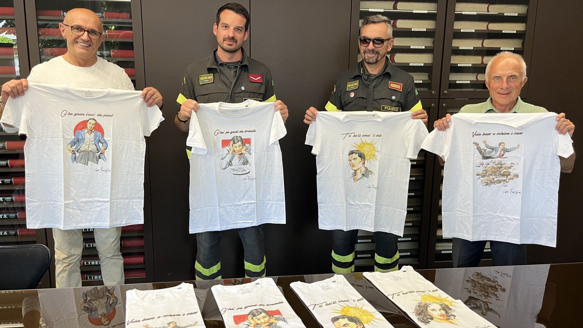 T-shirt della solidarietà per gli hospice, i vigili del fuoco aderiscono alla raccolta fondi