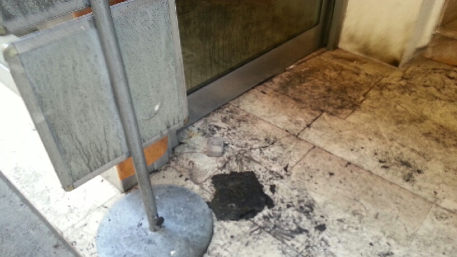 Via Illica, incendio in un ristorante. Si teme l'origine dolosa