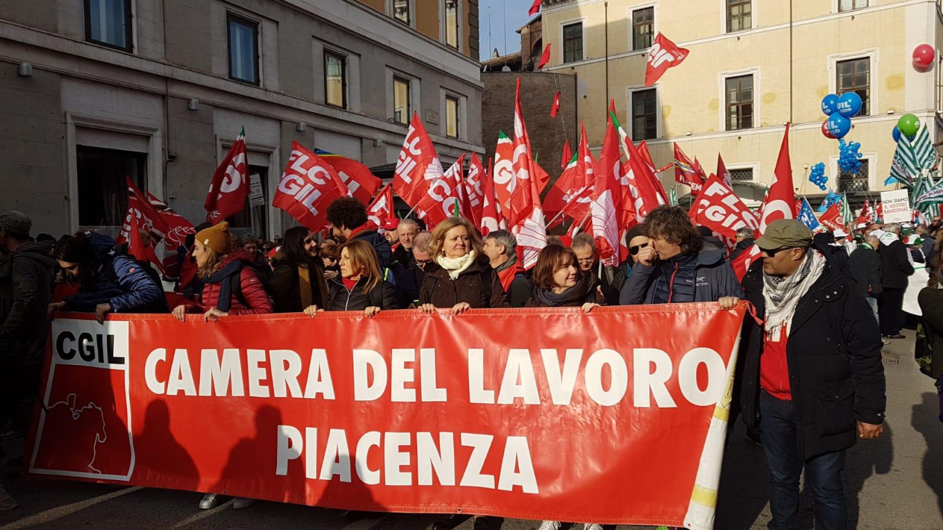 Sciopero generale del 16 dicembre, in 300 con Cgil da Piacenza a Milano