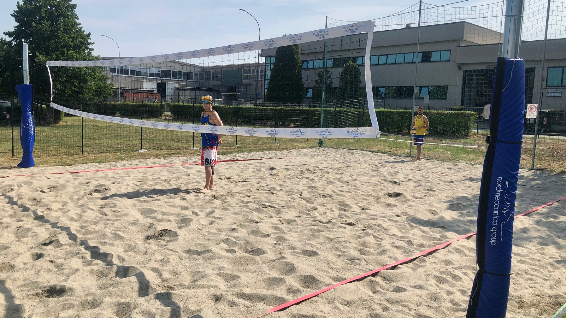 Nuovo campo da beach volley tra i capannoni del Capitolo. "Più servizi alla frazione"