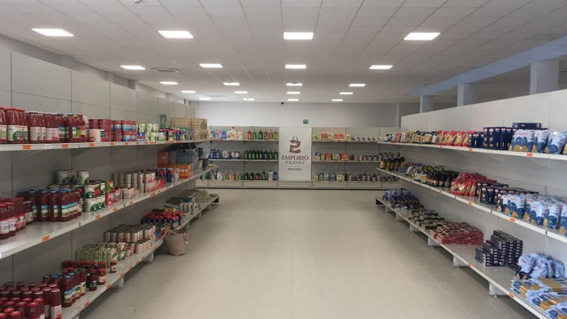 Emporio solidale, nuovo appello: "Serve materiale scolastico per le famiglie"