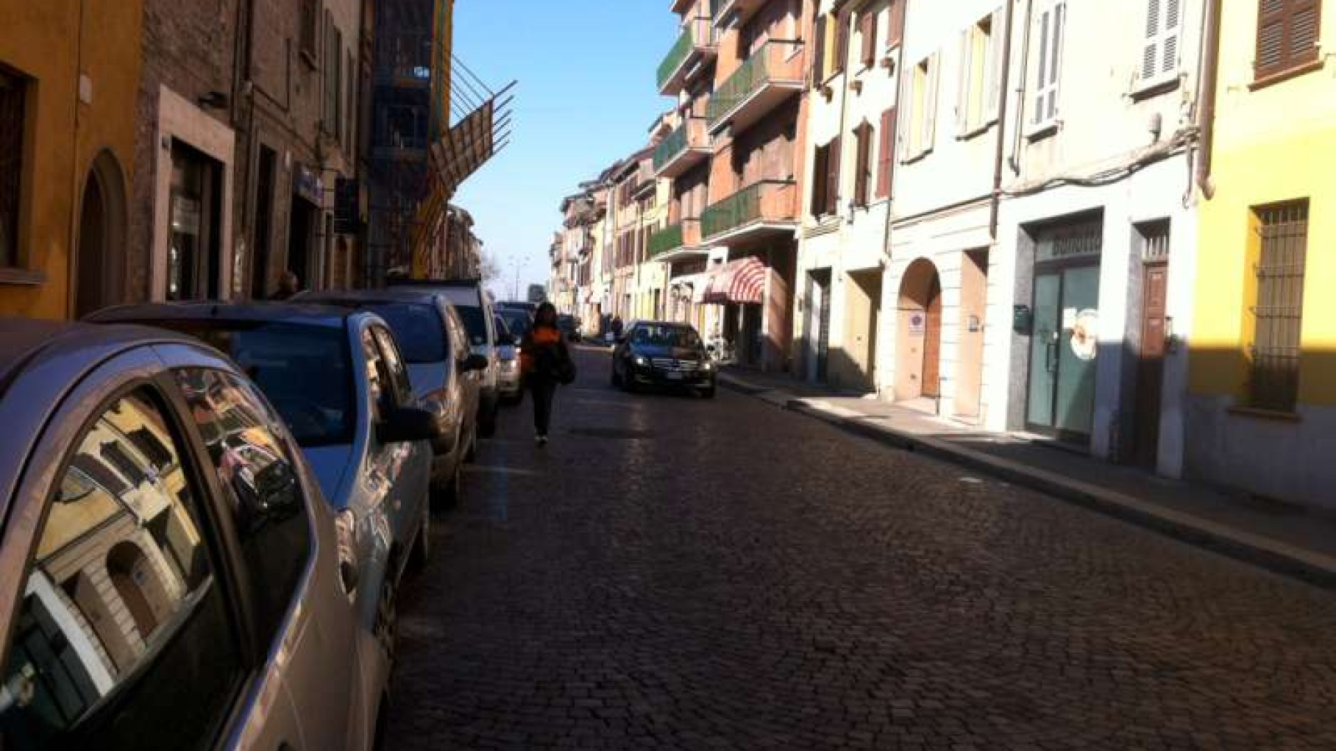 I commercianti: "Via Taverna senza parcheggi muore". Presentato un progetto