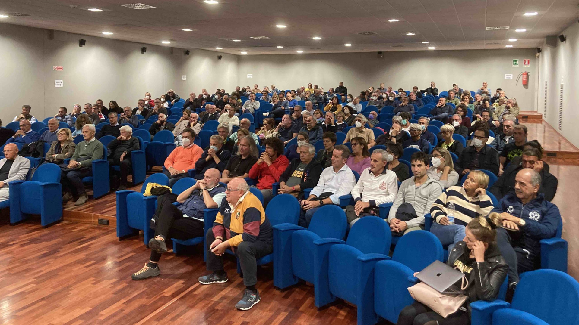 “Piscine chiuse e tennis a riscaldamento ridotto”: le ipotesi anti-rincari
